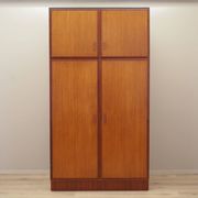 Armoire en teck, design danois, années 1970, fabricant : Omann Jun
