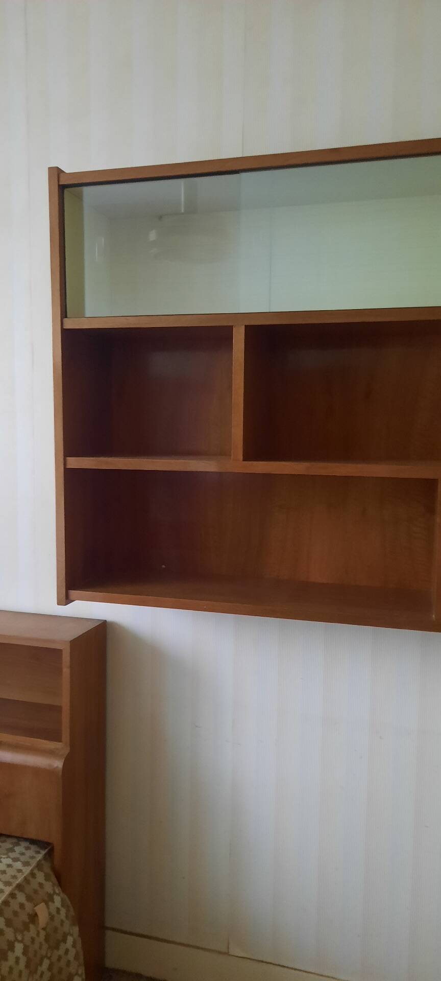 Set of 2 wall shelves