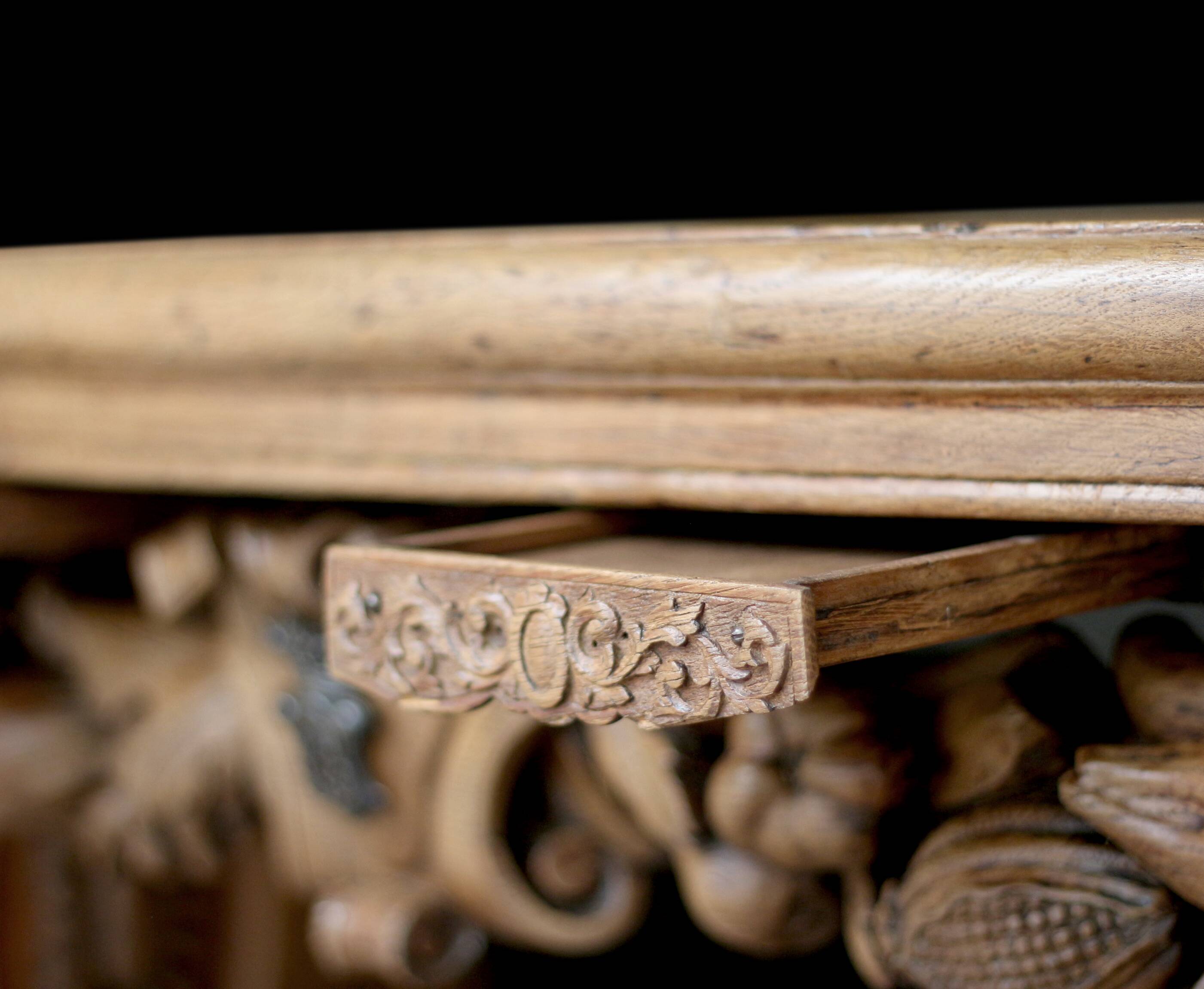 Exceptionnelle console desserte en chêne (18eme). Magnifique travail