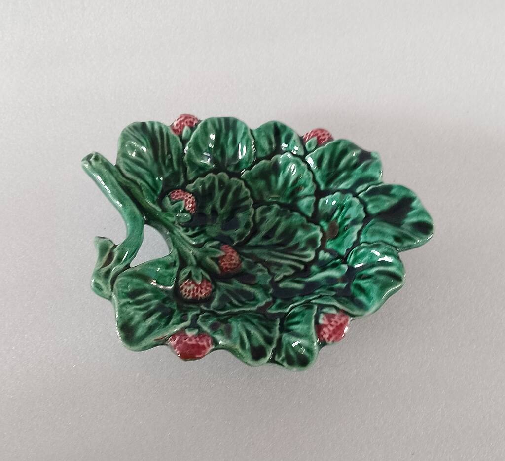 Vintage Majolica Strawberry Leaf Shaped Dish Ceramic Green Red