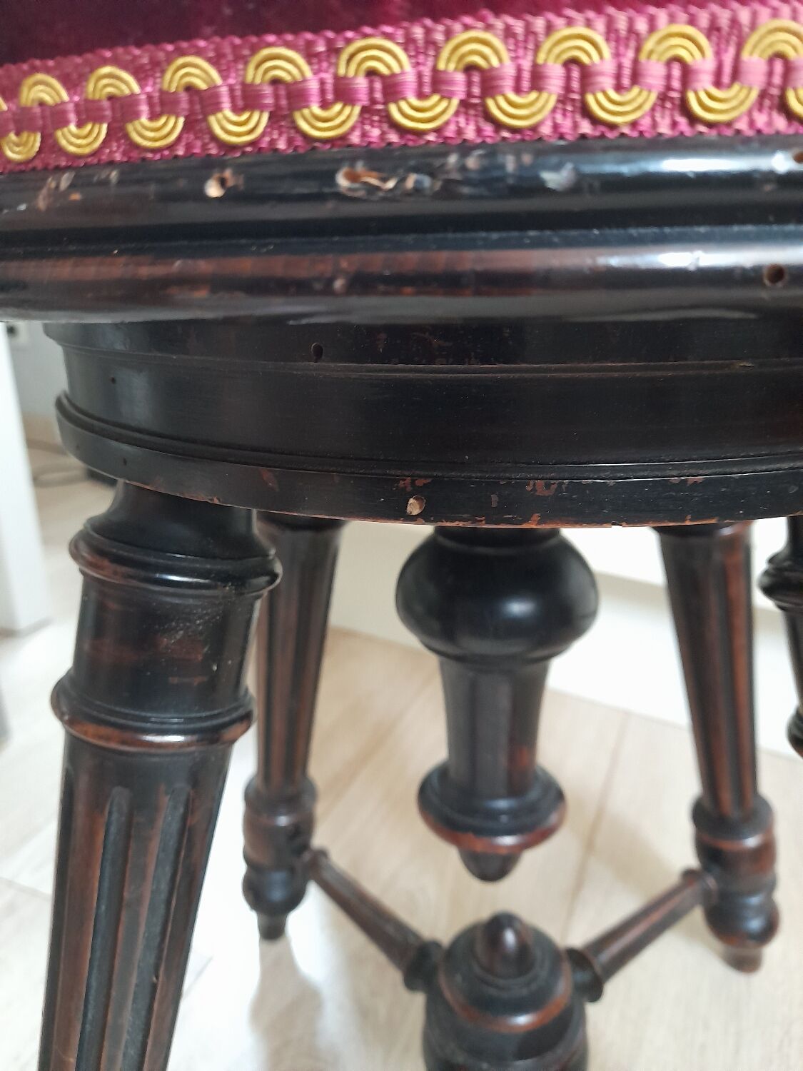Piano stool