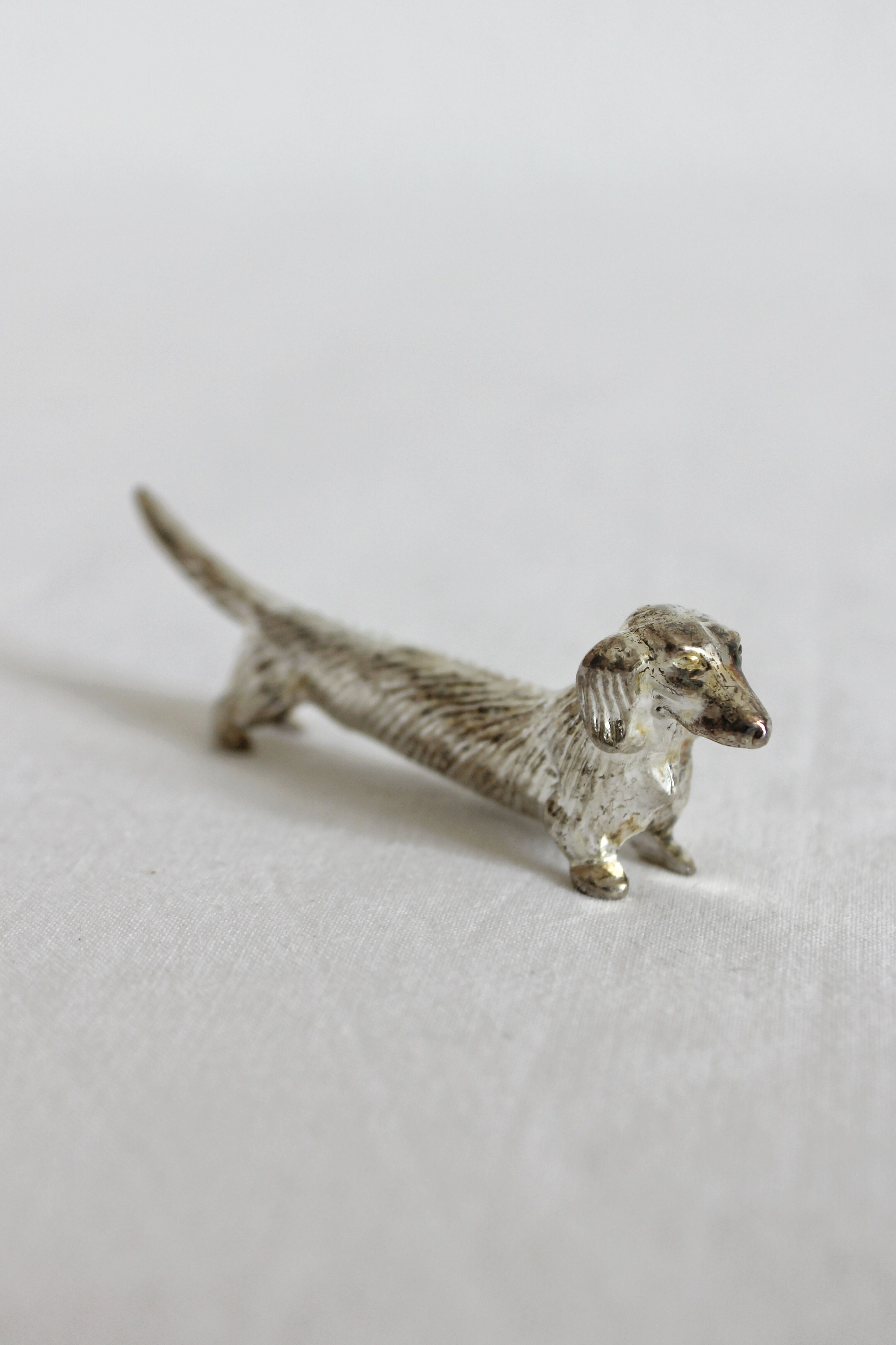 6 dog dachshund knife holders in vintage silver color metal