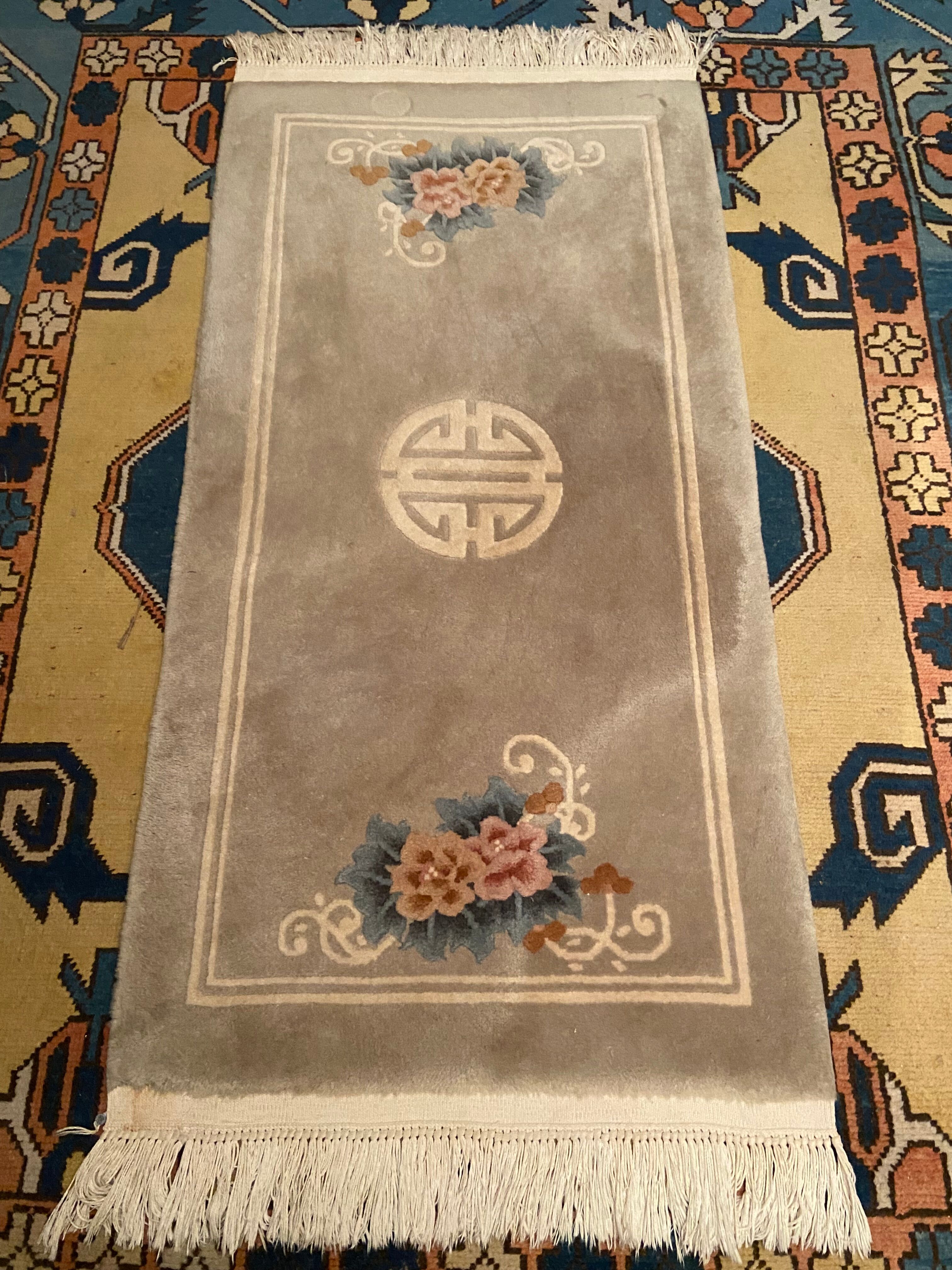 Cantonese Chinese rug, 159x142cm