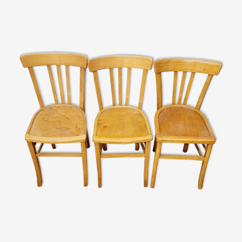 Trois chaises de bistrot