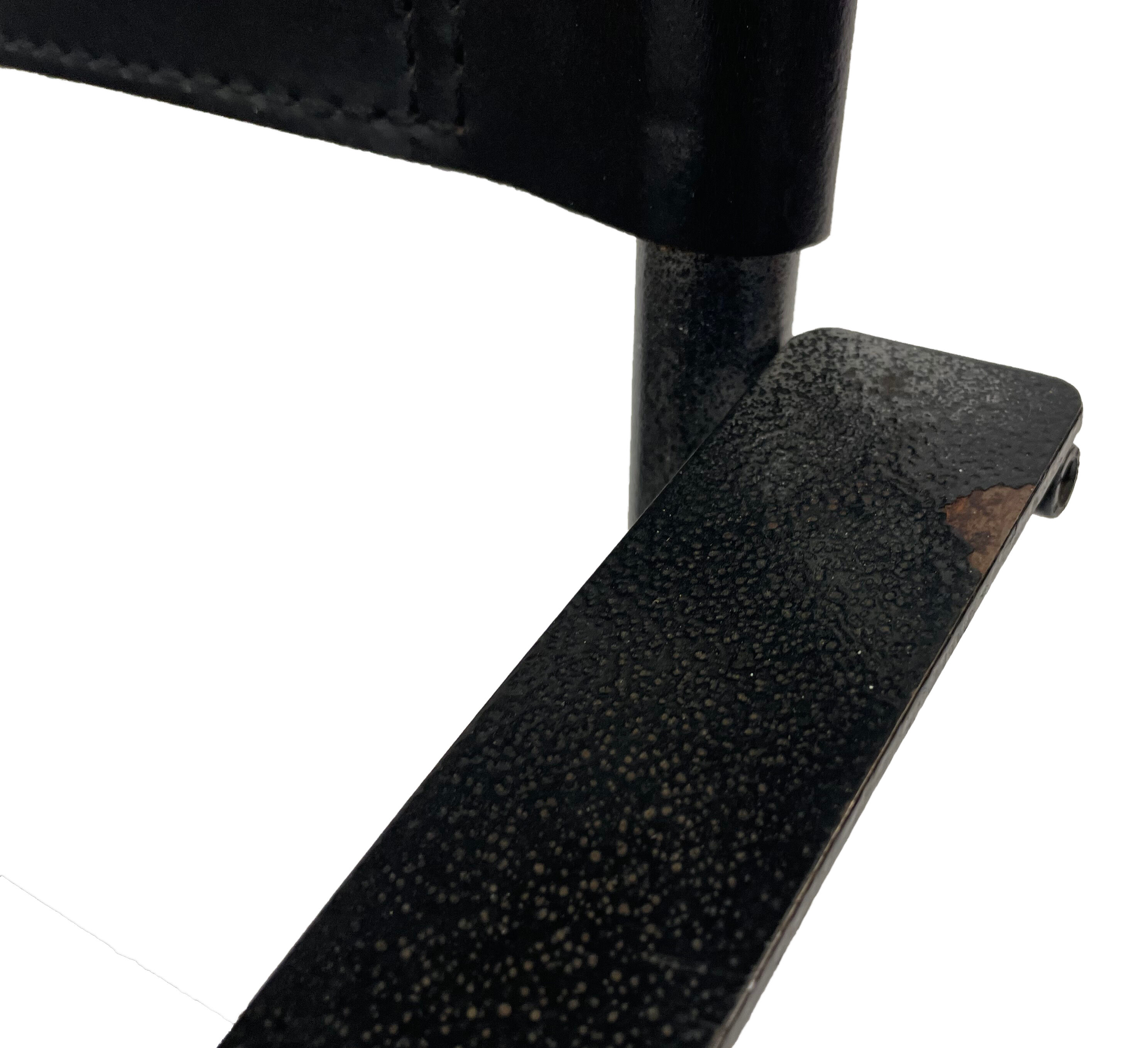 Chaise vintage en cuir et acier noir des années 1970