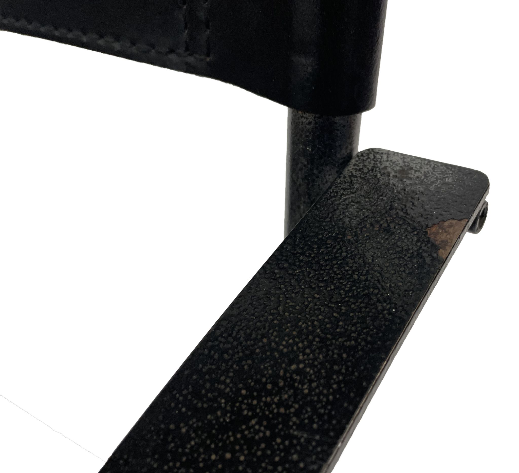 Chaise vintage en cuir et acier noir des années 1970