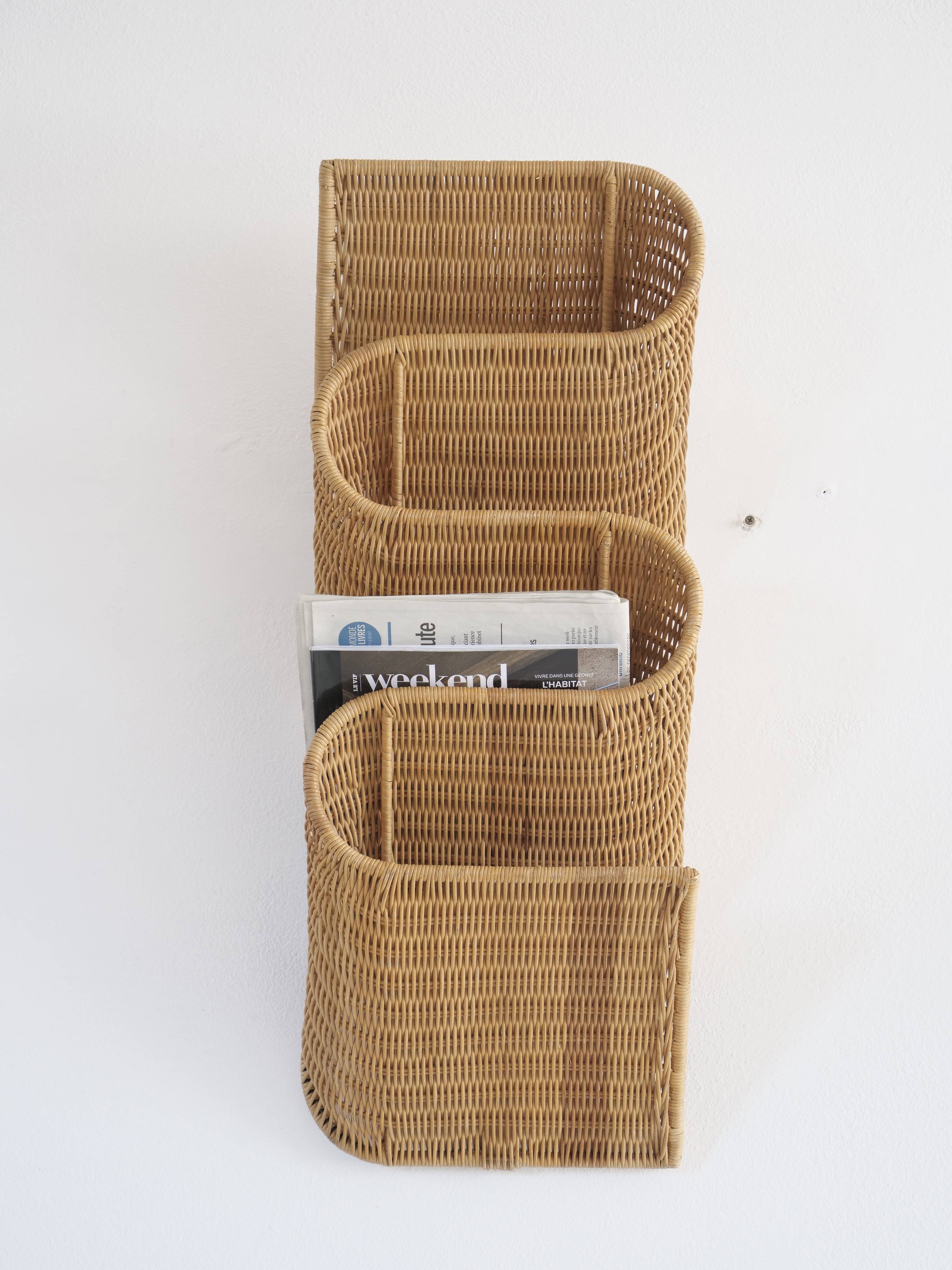 rattan wave wall-mounted magazine holder