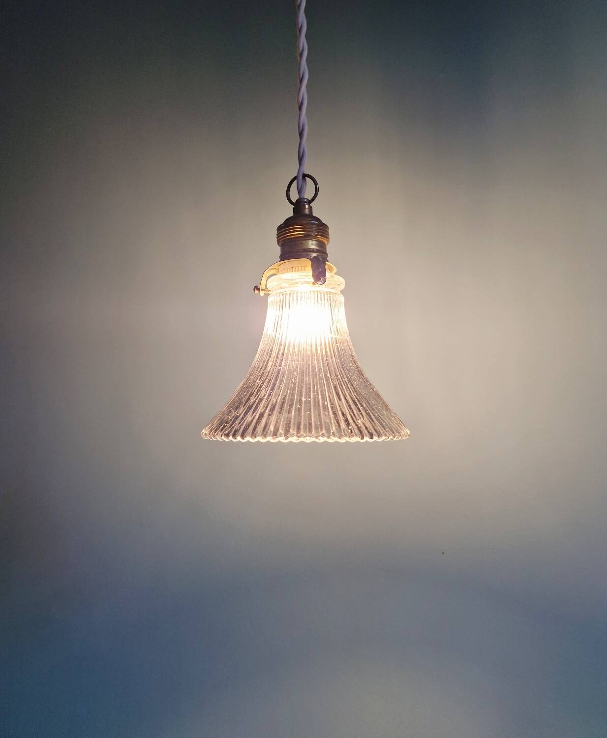 Suspension/baladeuse Art Déco en verre transparent rainuré, 1920-30 