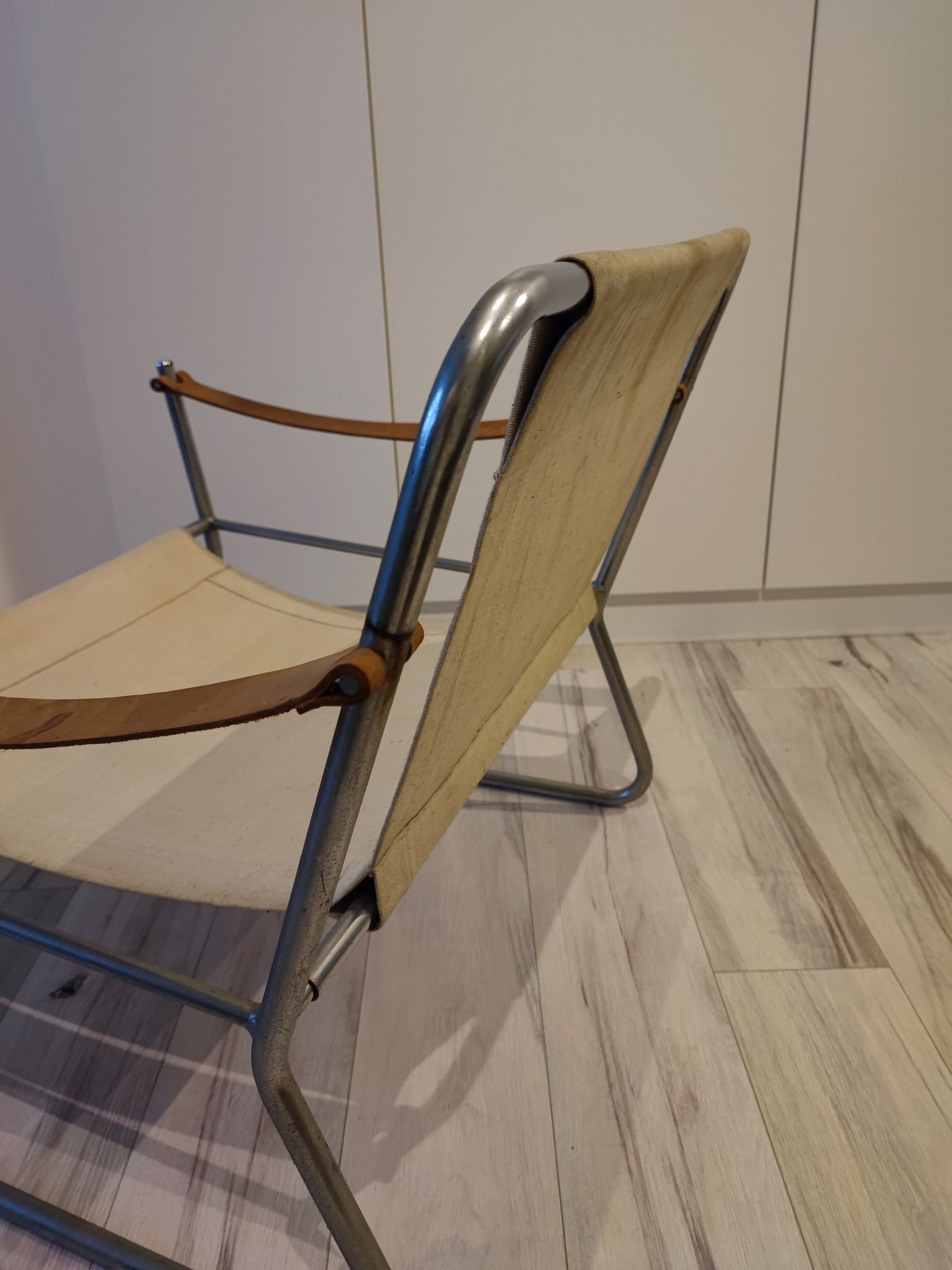 Scandinavian living room armchair in tubular chrome and leather