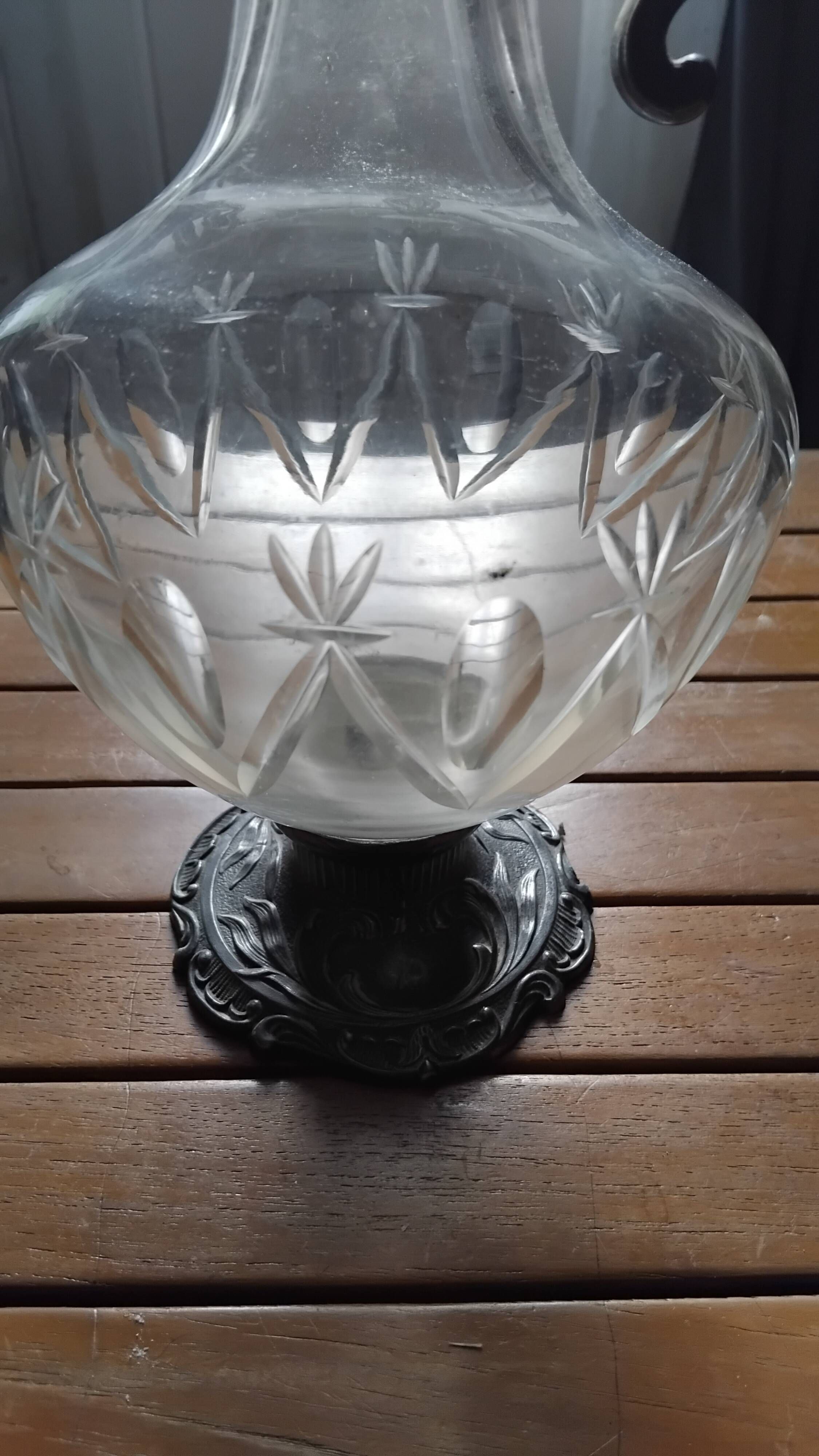 Carafe aiguière très ancienne ciselée et étain