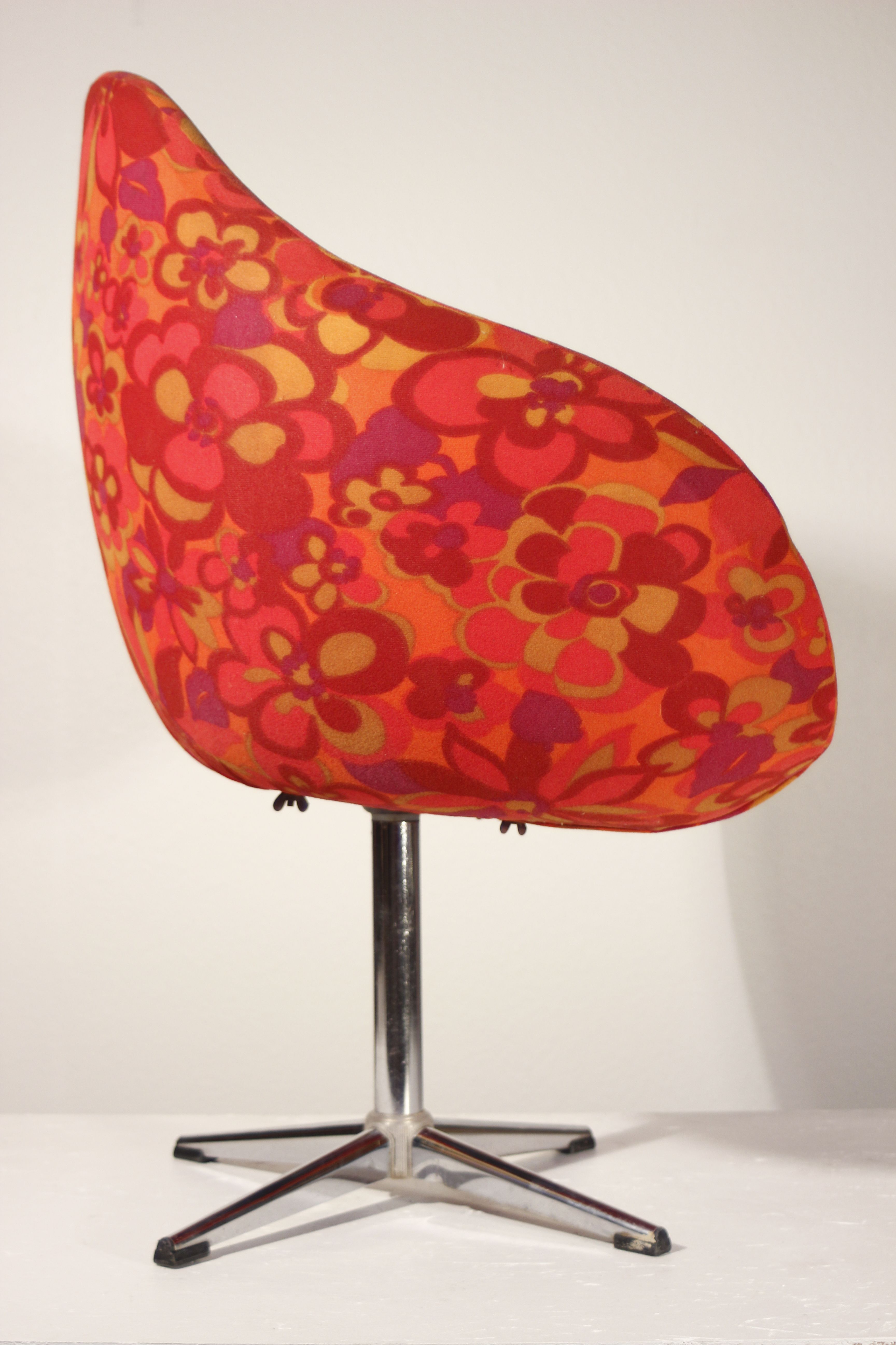 Vintage hull chair, multi-coloured floral fabric, Germany 1970s