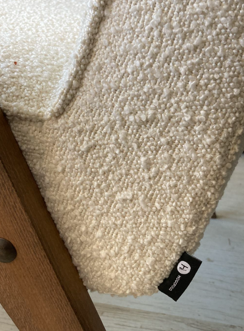 Chaise 366 en tissu boucle conçue en 1962 par J. Chierowski