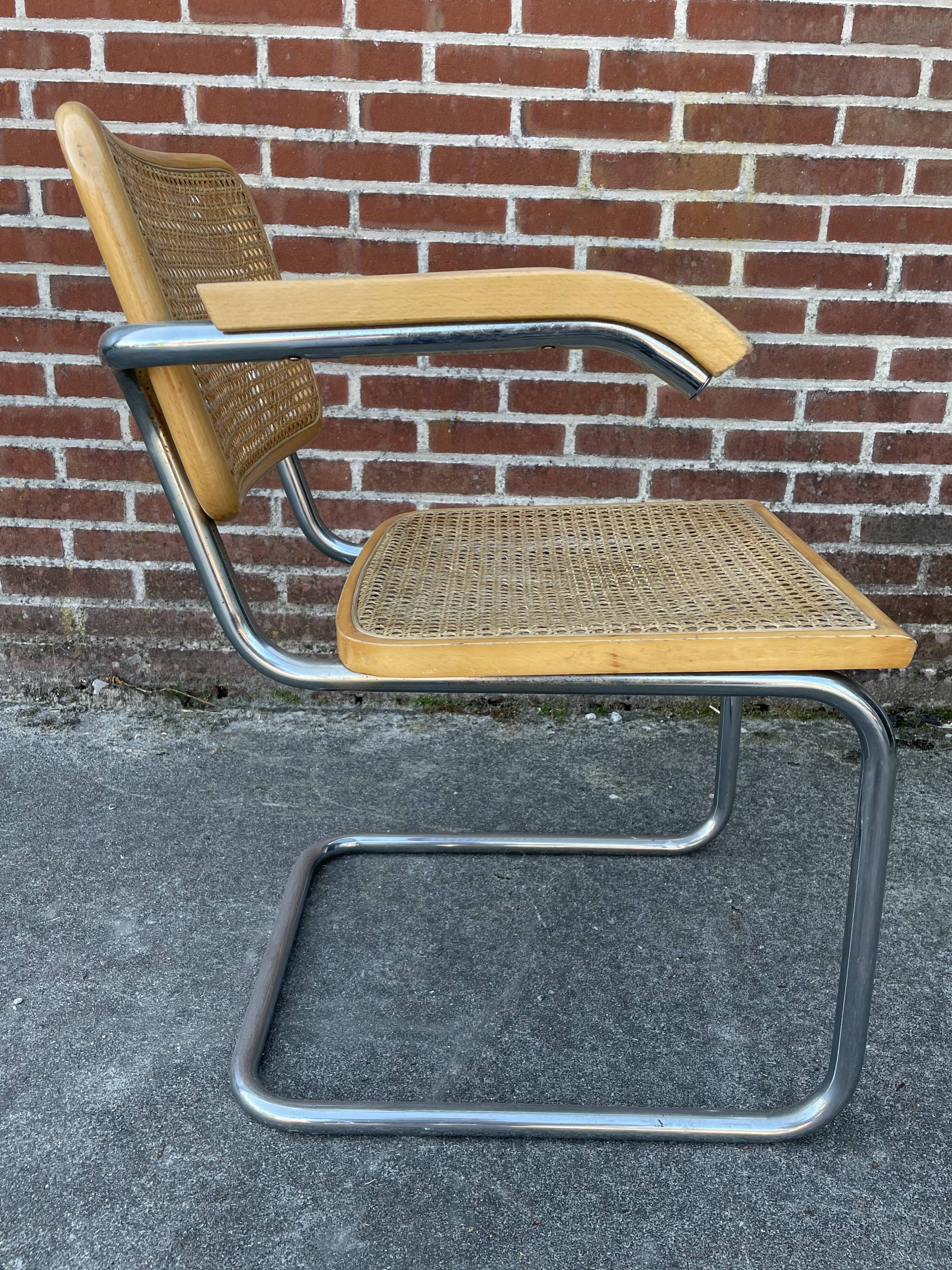 Cesca chair B64 with armrests by Marcel Breuer Design