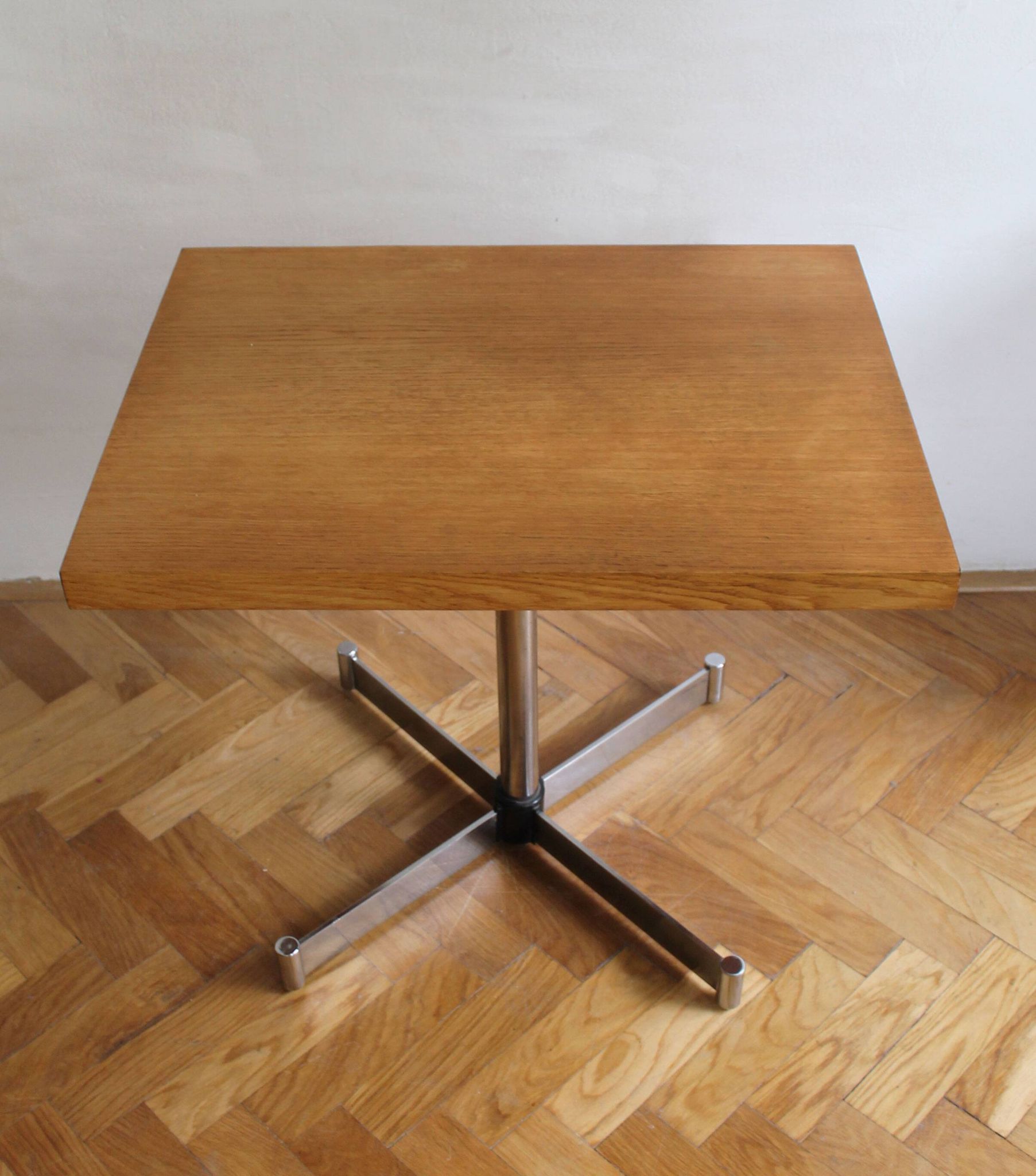 Table d'appoint pour téléviseur des années 1980