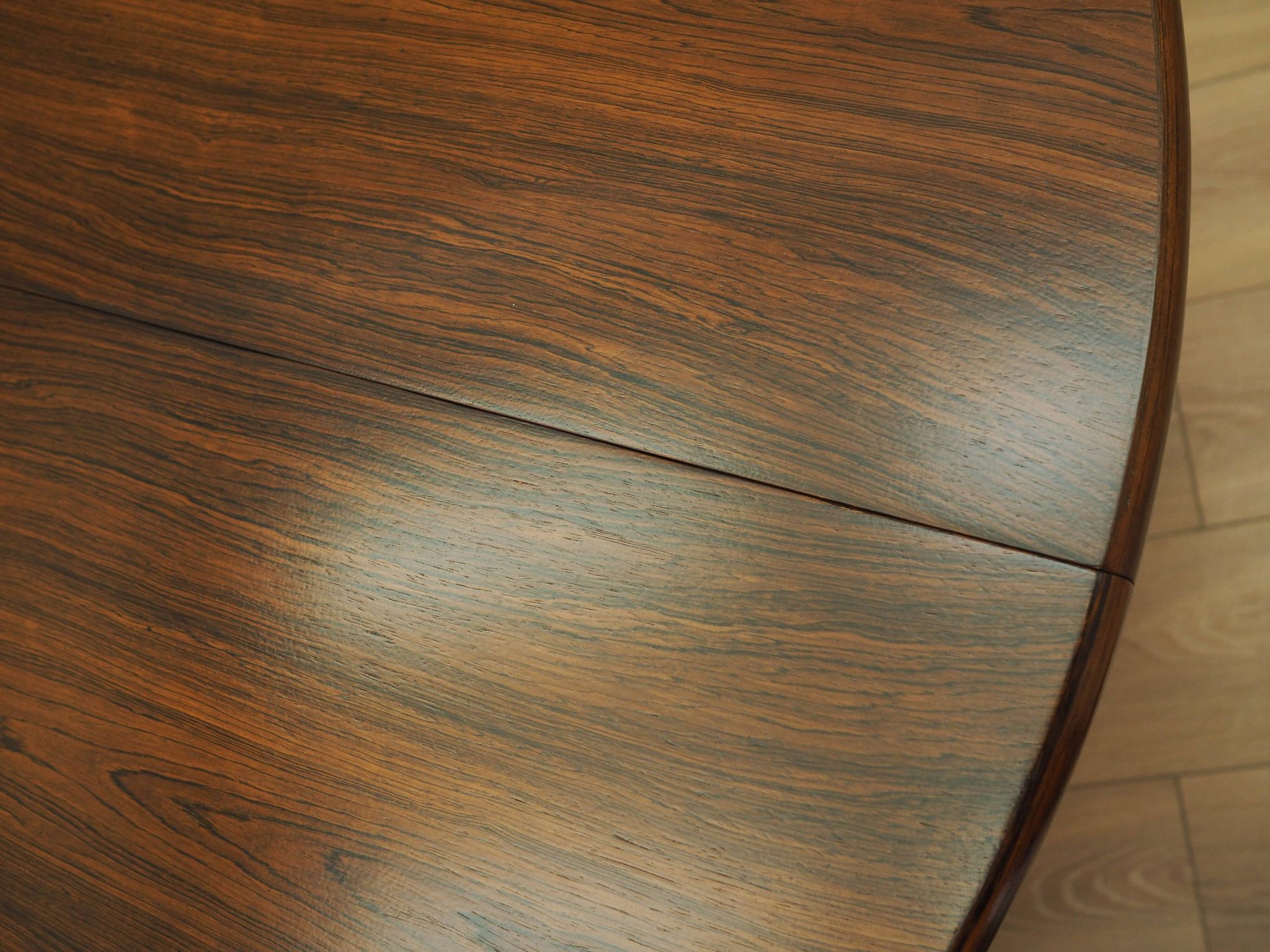 Round rosewood table, Danish design, 1960s, designer: Harry Østergaard, man