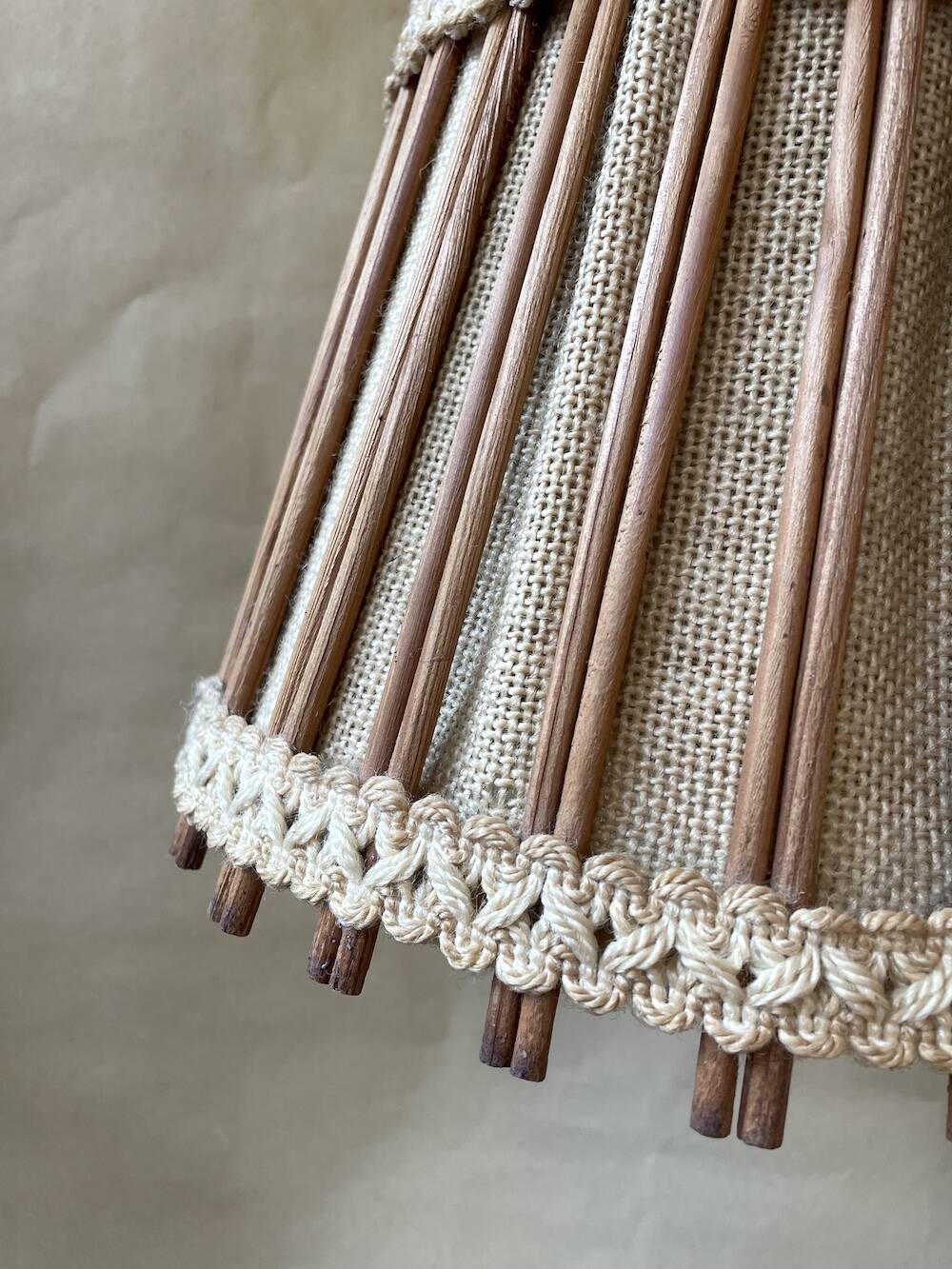 Suspension naturelle en bois et jute
