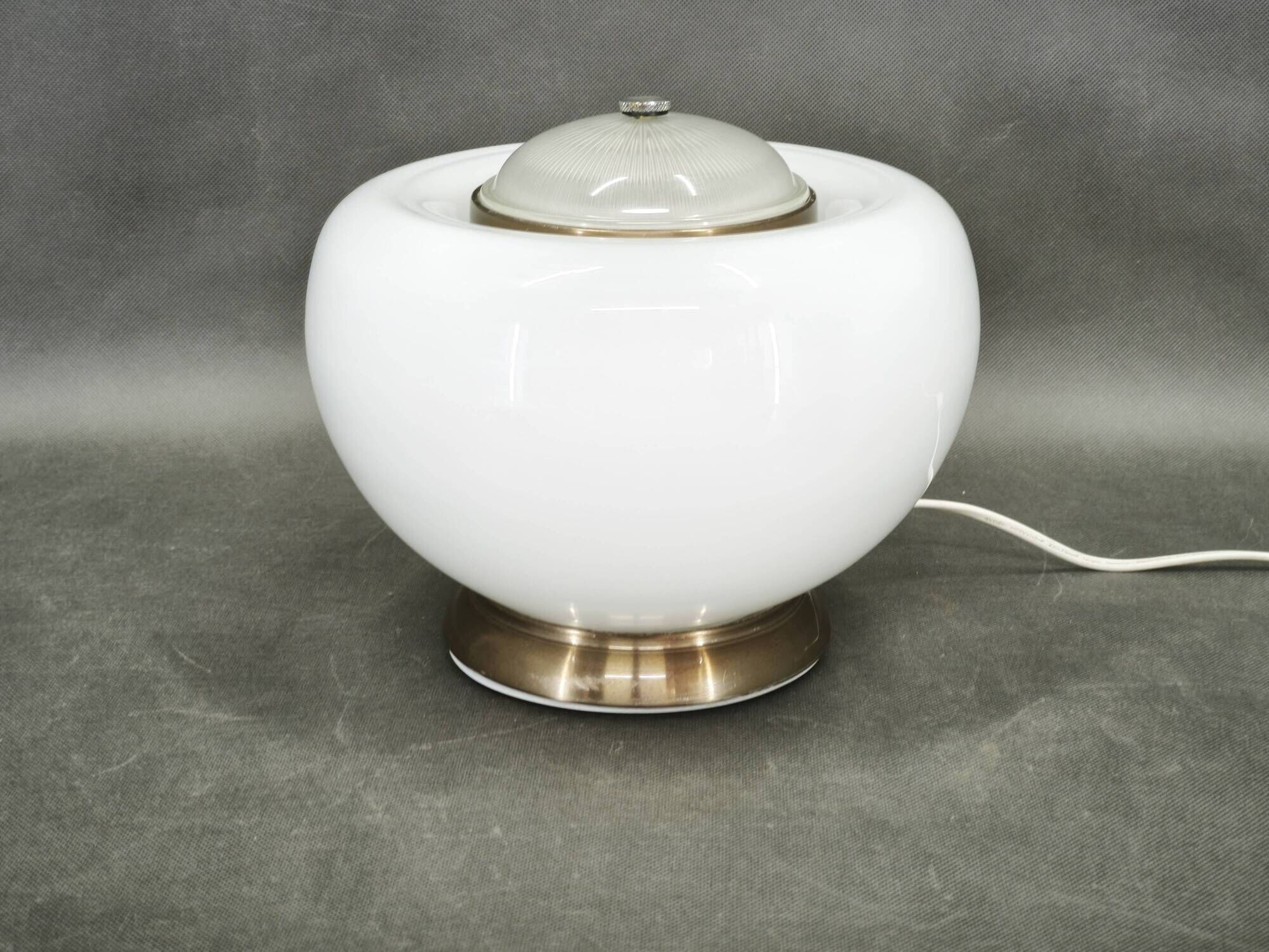 Lampe de table en verre blanc de l'ère spatiale italienne des années 1970