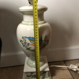 Pied de lampe ancien en porcelaine de Moustiers