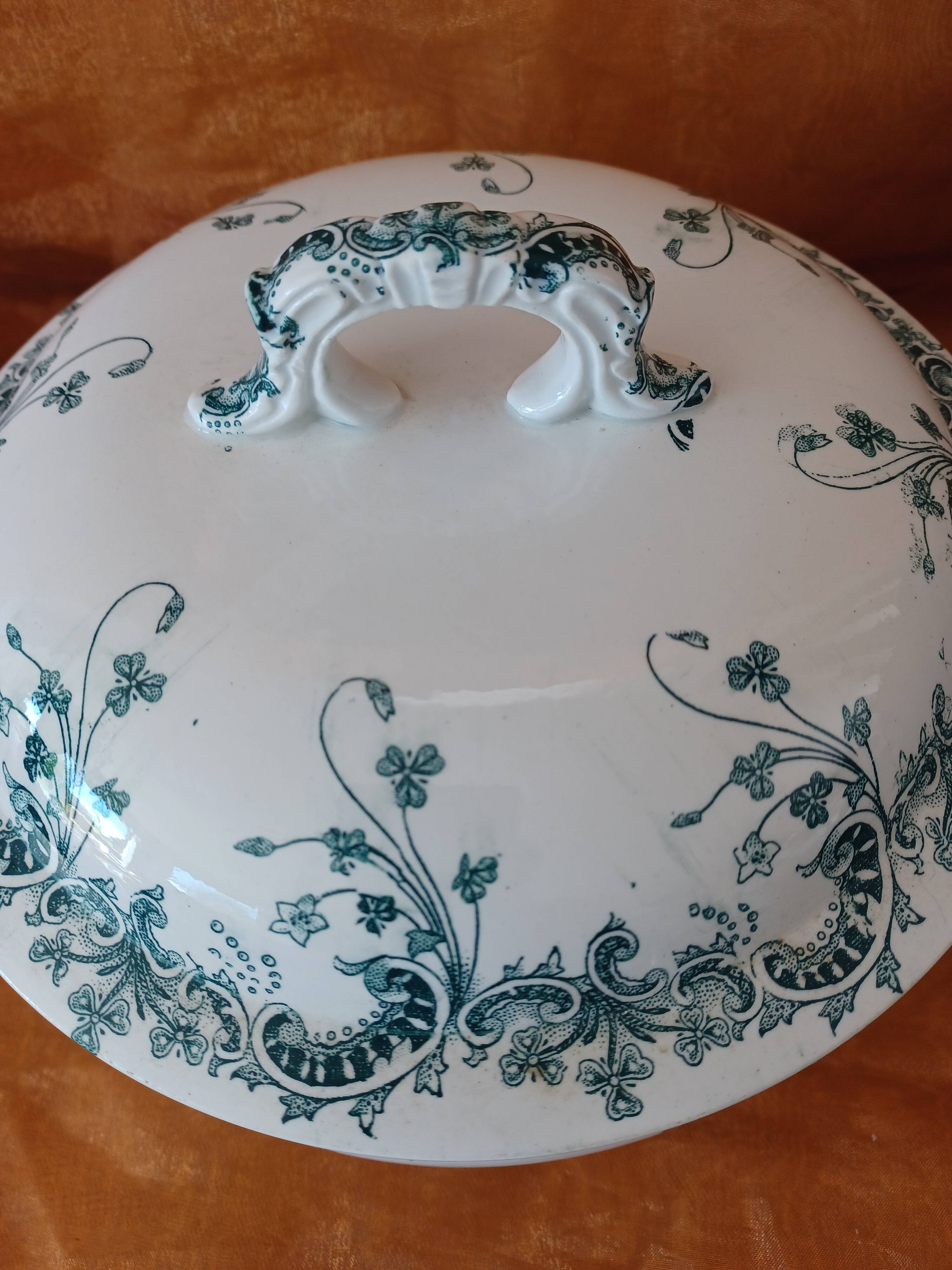 Earthenware soup tureen Saint-Amand and Hamage-