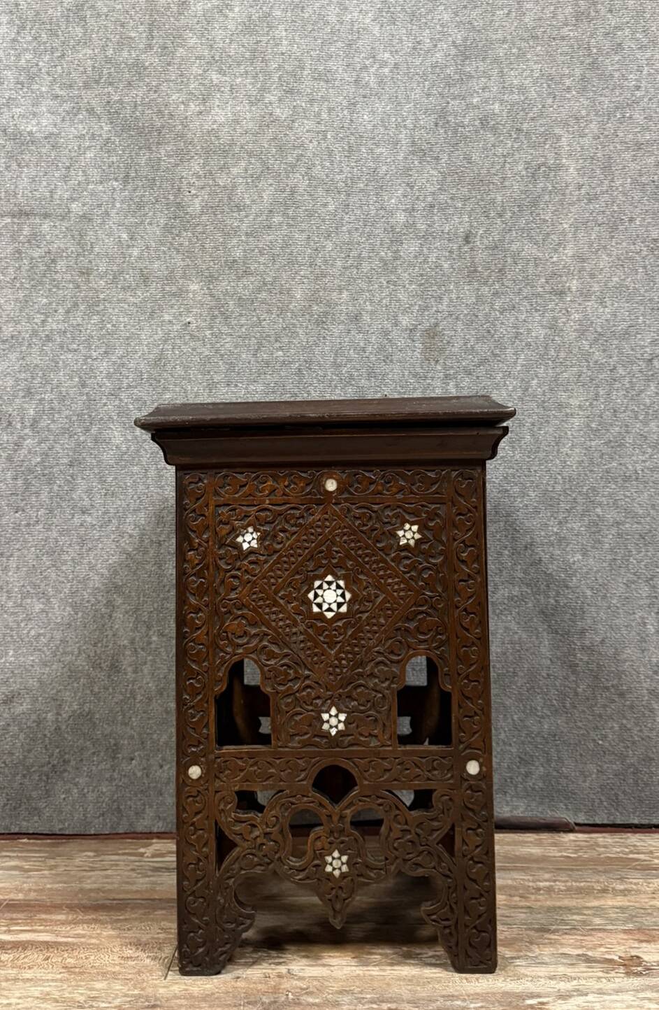 Syrian stool or pedestal in openwork wood and mother-of-pearl circa 1880