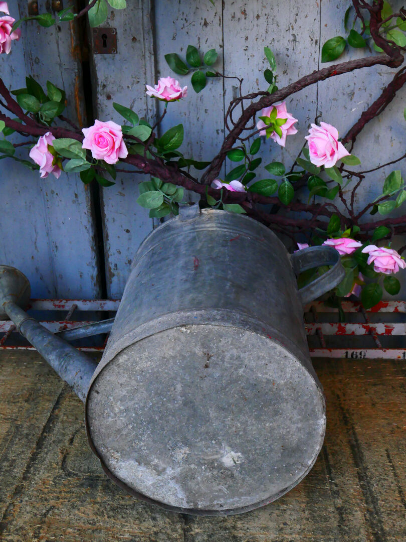 Zinc watering can