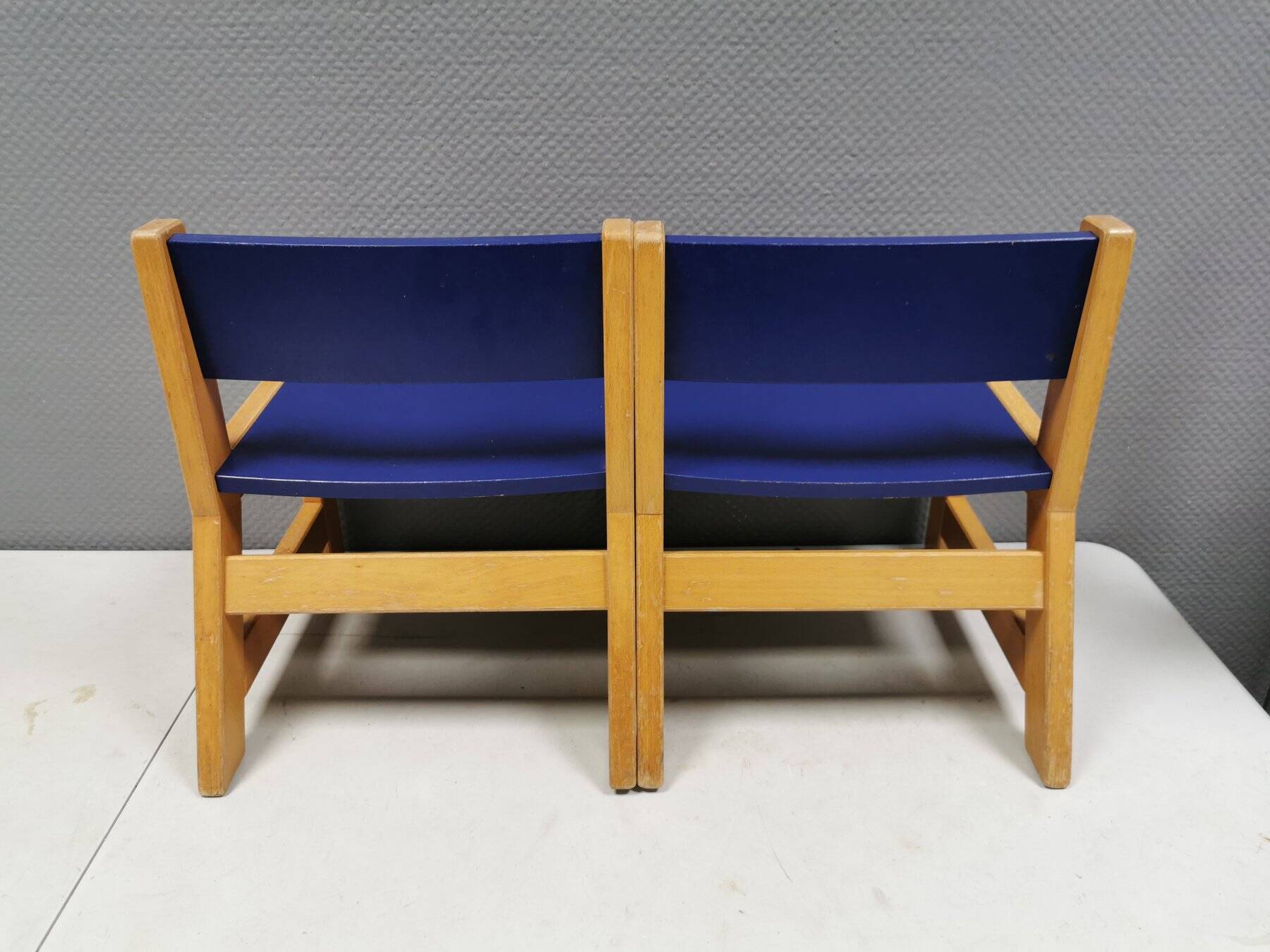 Brio children's chairs in light wood with blue lacquered seat and backrest