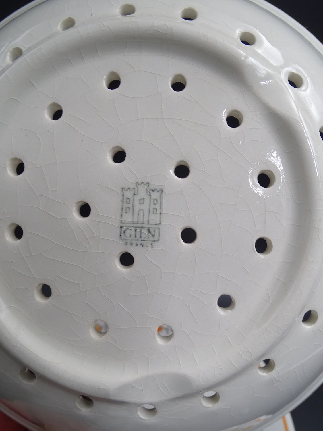 Beautiful set plate to drain strawberries in Gien earthenware