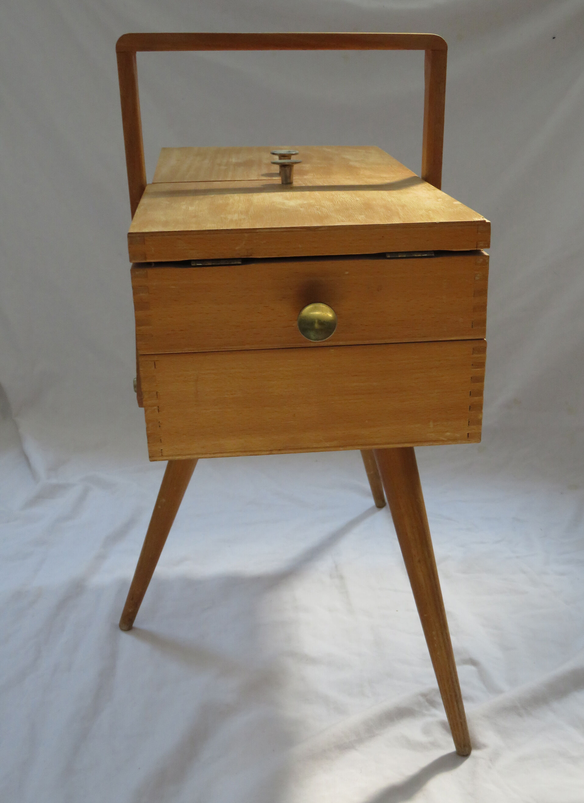 Tripod light wood worker