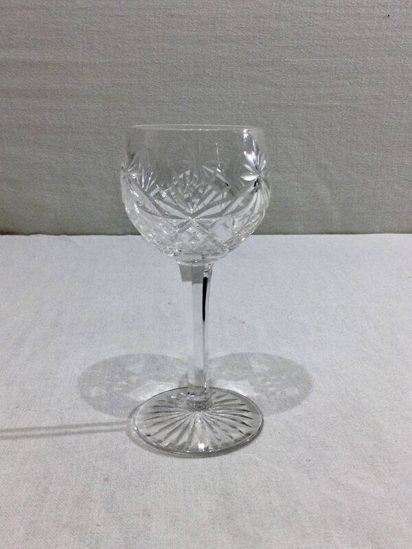Baccarat – 9 verres à vin blanc En Cristal De Baccarat