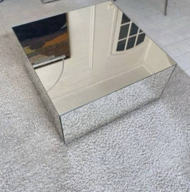 Kristina Dam. Table basse en verre miroir