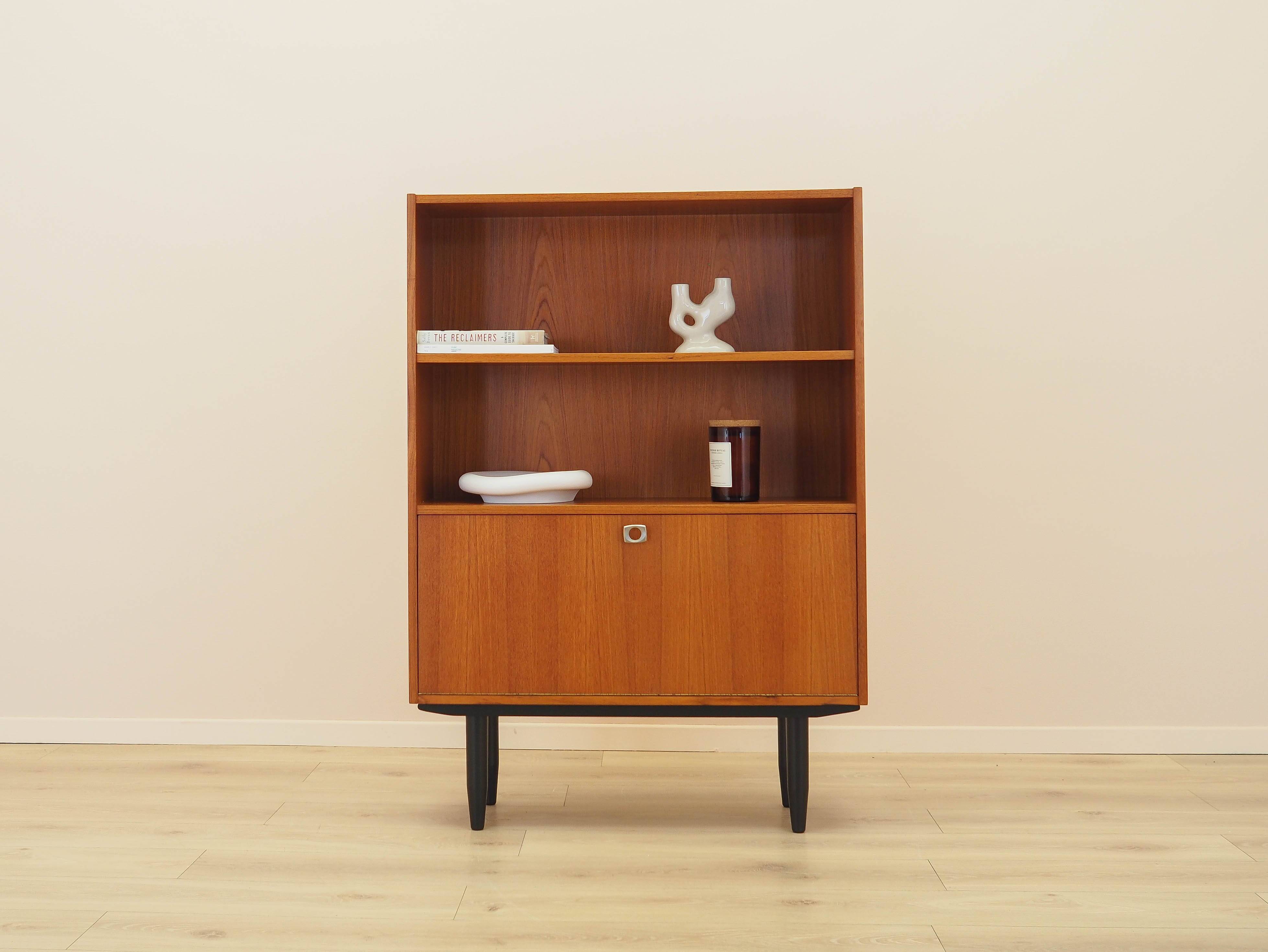 Danish teak-veneered bookcase with a bar and adjustable shelves, 1970s.