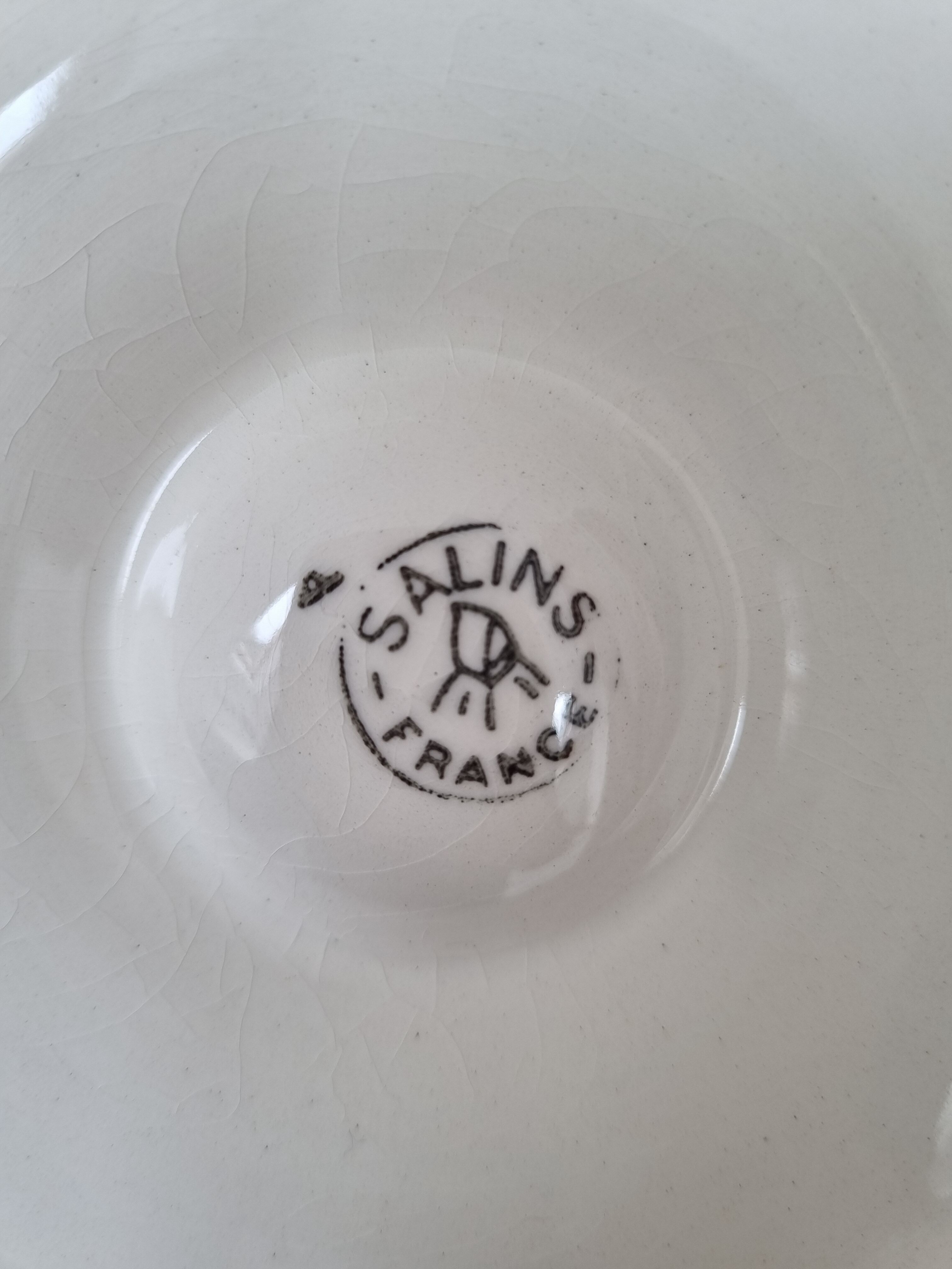 Six vintage Salins oyster plates