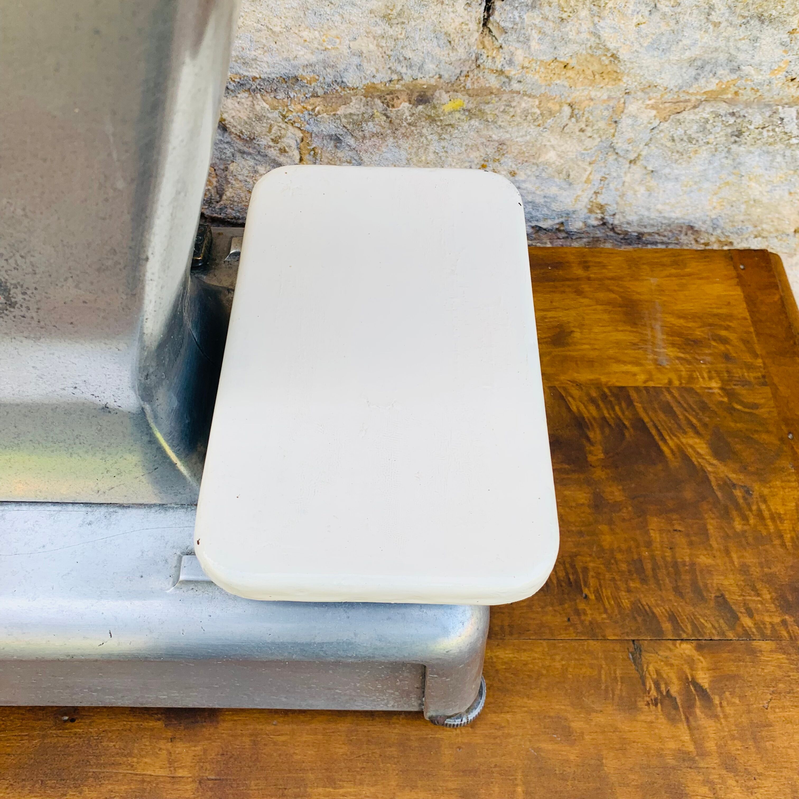 Old Lutrana grocery scale