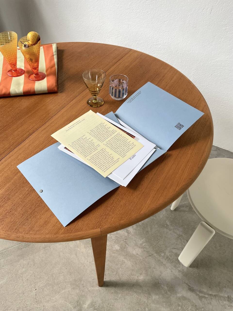 Scandinavian round teak table with extension