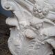 Paire 2 chapiteau corinthien ciment peint / table basse