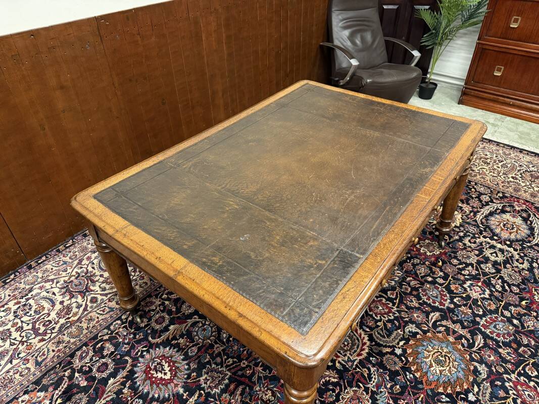 Classic English Writing Desk Partnerdesk