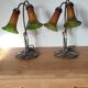 Deux lampes nénuphar en laiton et verre