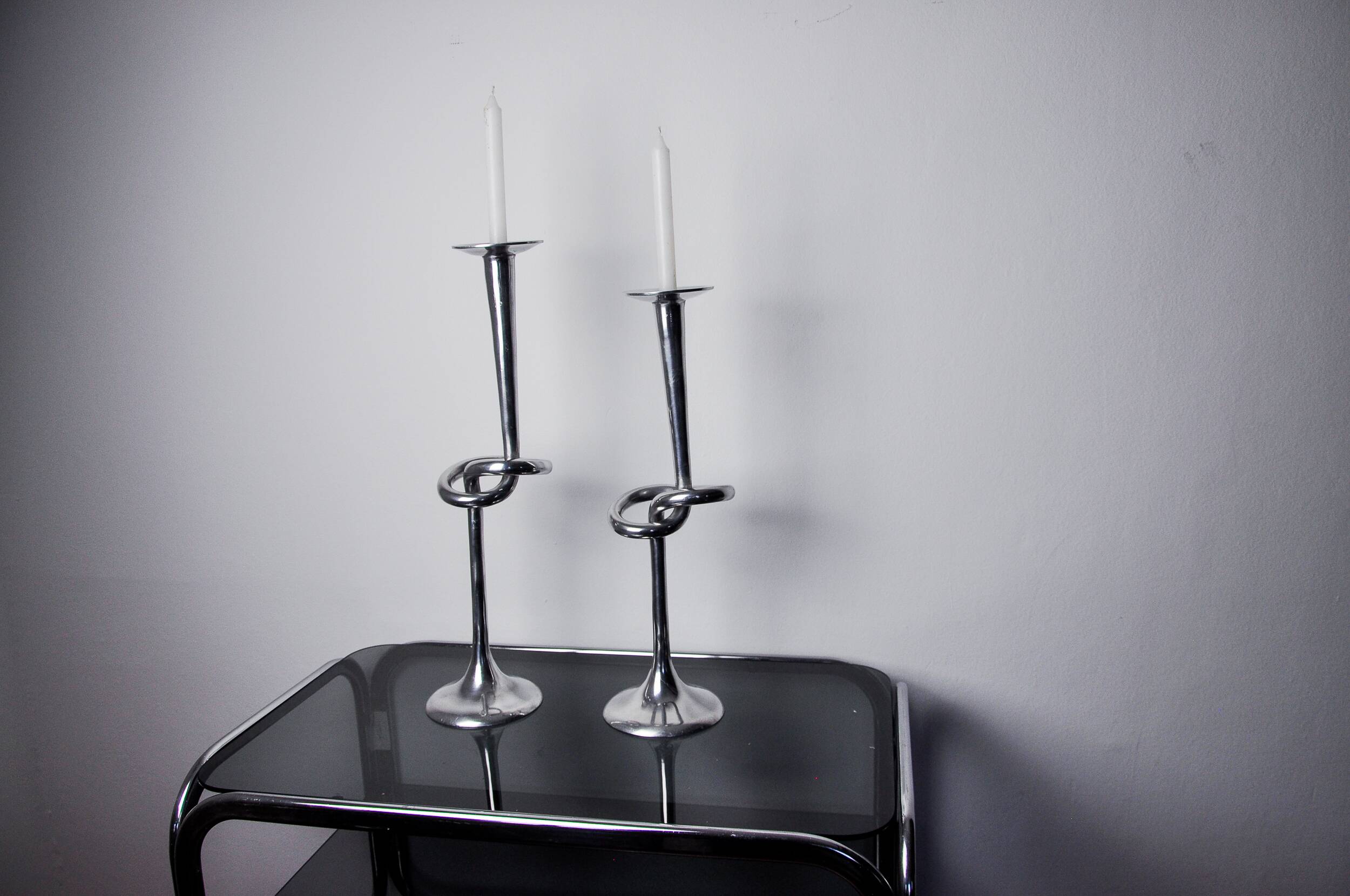 Pair of XL knotted candlesticks in aluminum, Italy, 1980