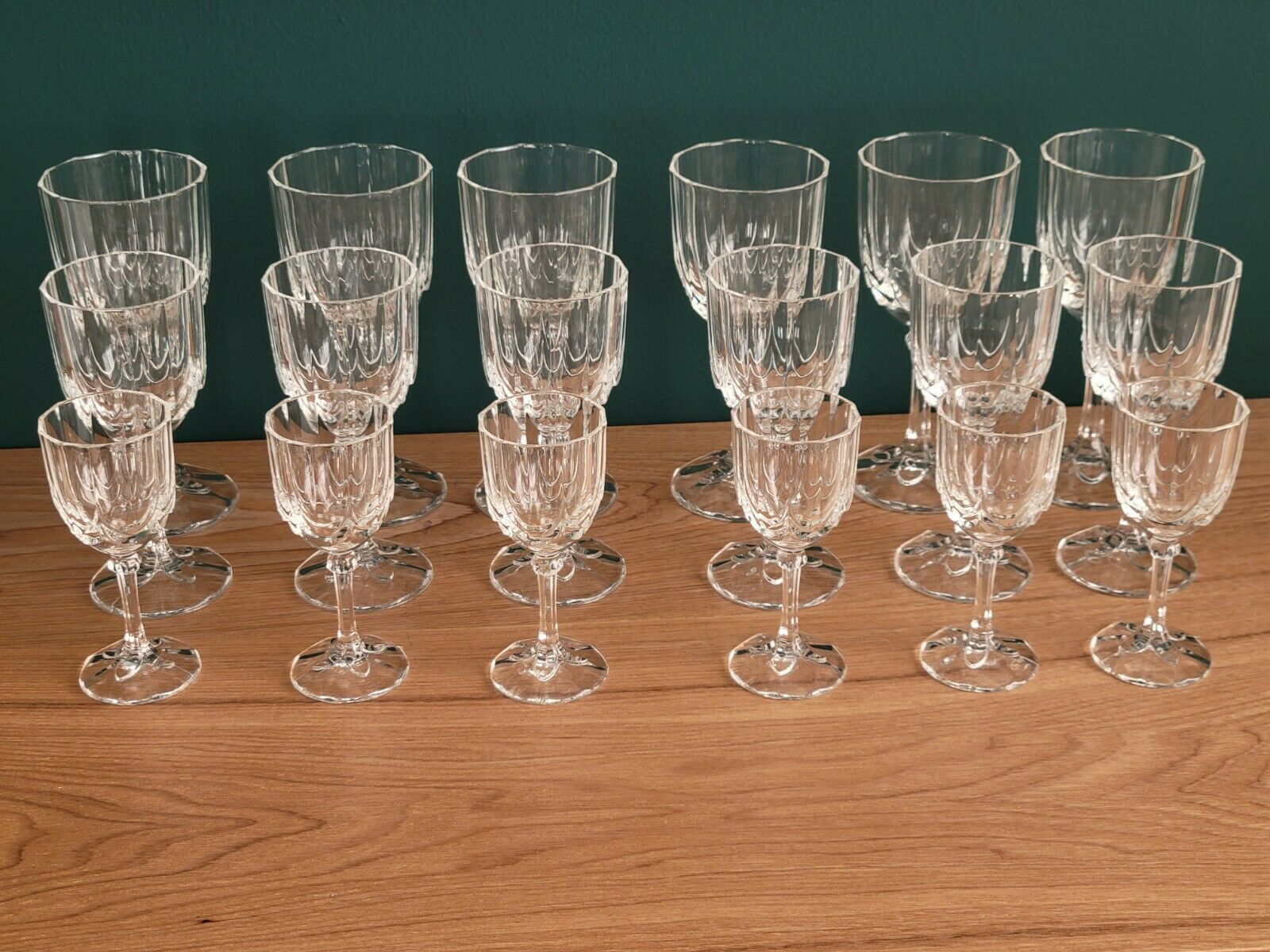 18 art deco walking glasses: service for 6 people (water, wine, liqueur)