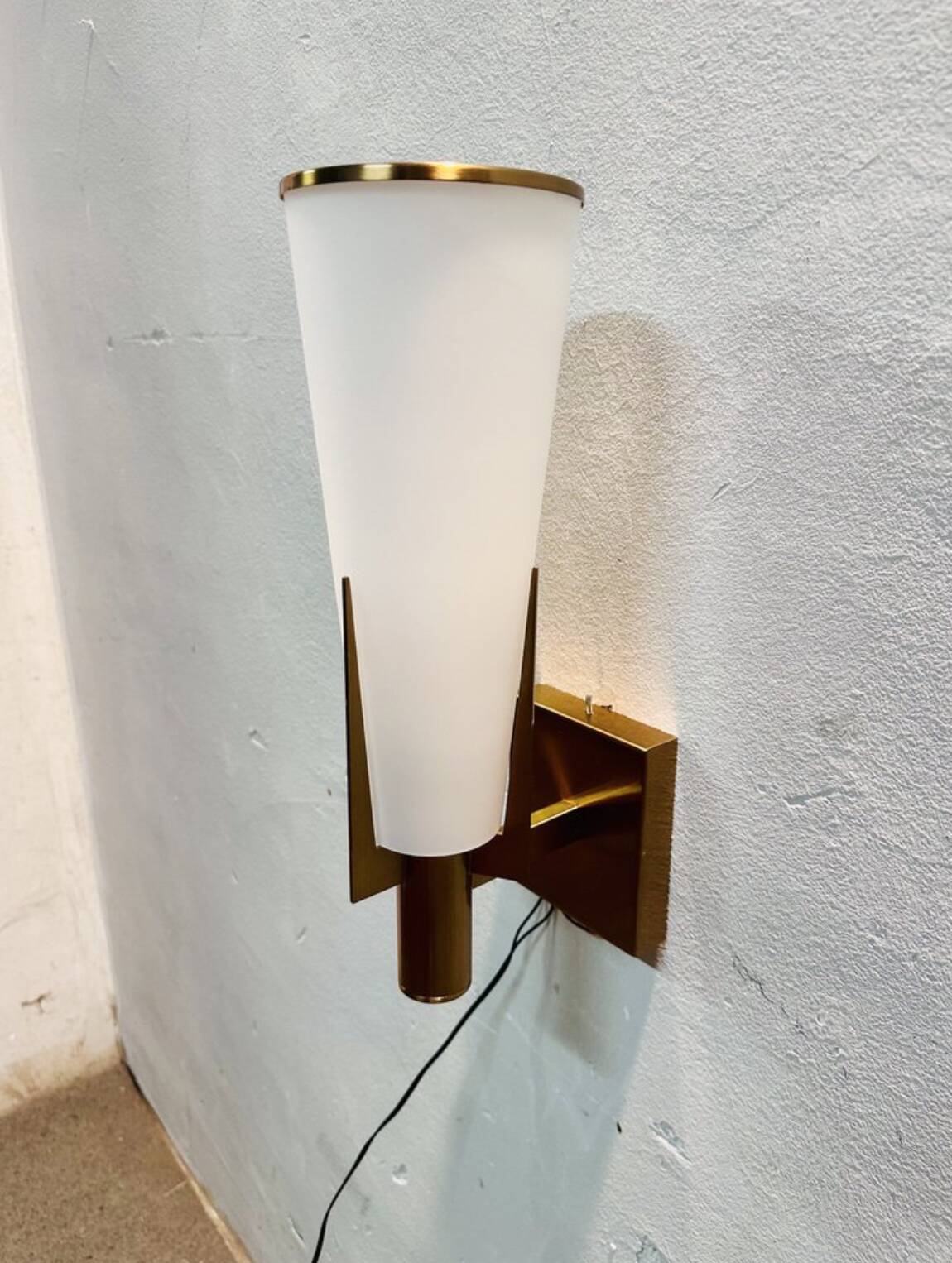 Applique en laiton et opaline, 1950