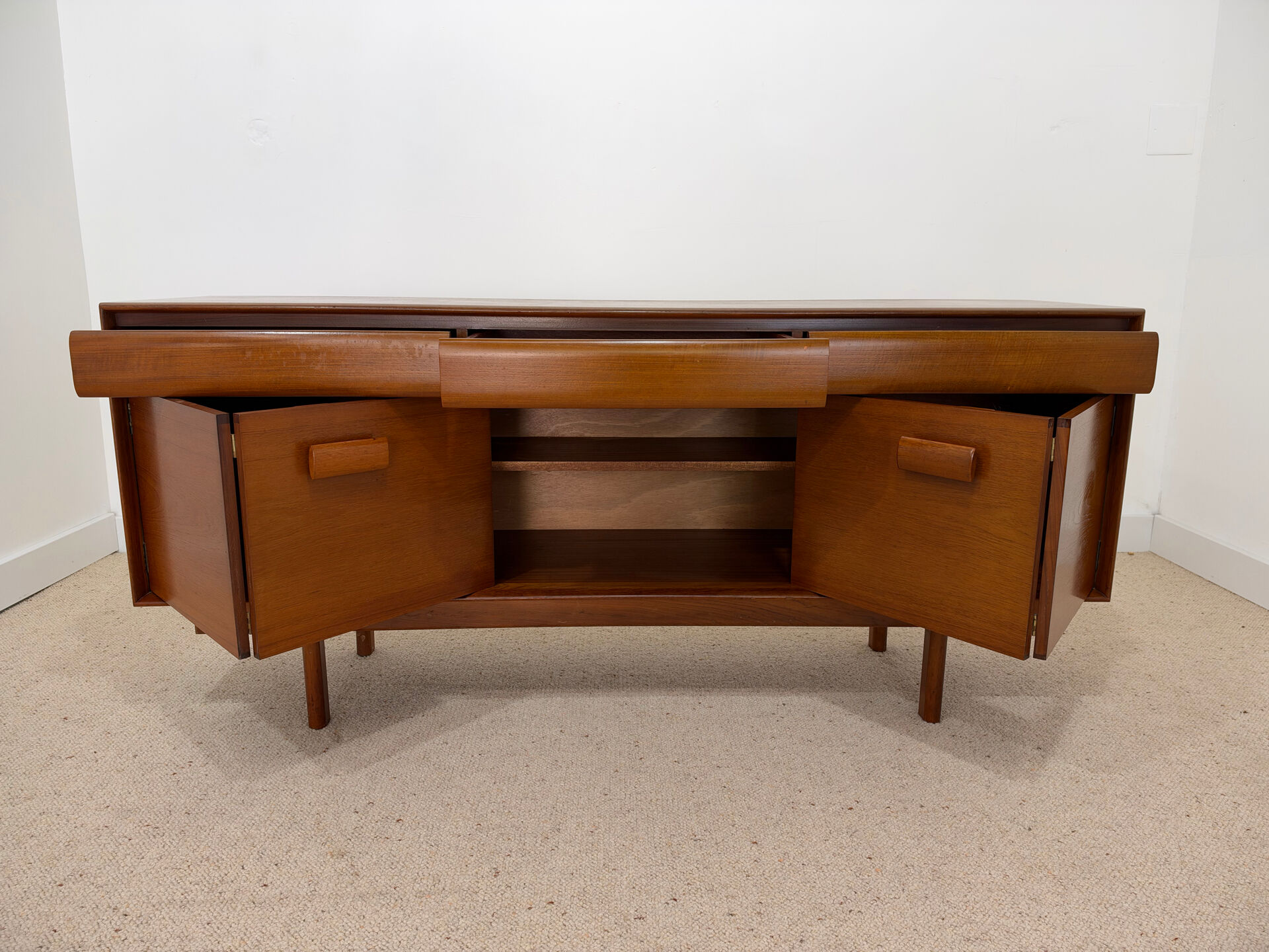 Enfilade en teck White & Newton – modèle Byfolder – années 60
