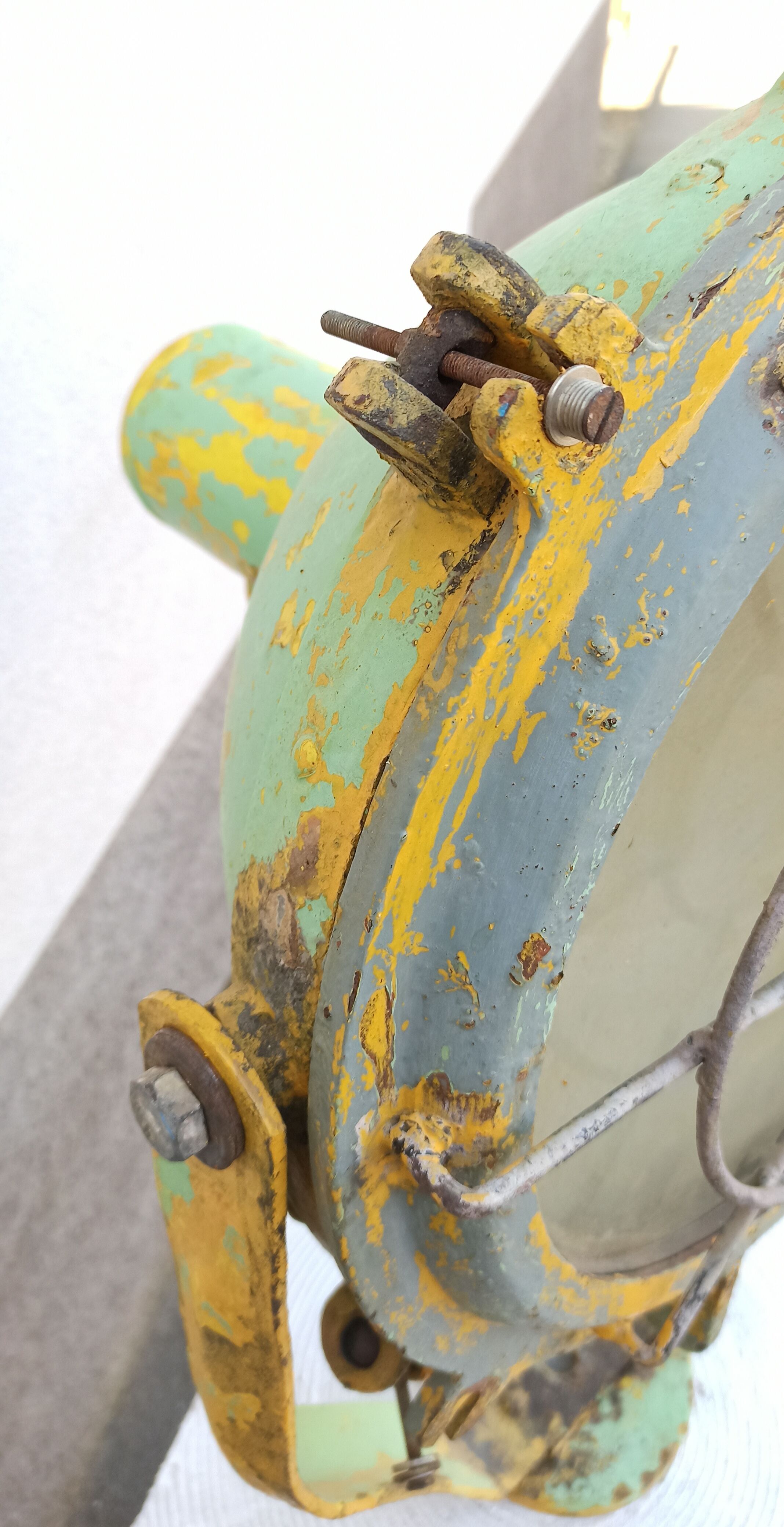 Ancienne lampe projecteur de bateau