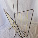 Black metal magazine rack with yellow scoubidou thread