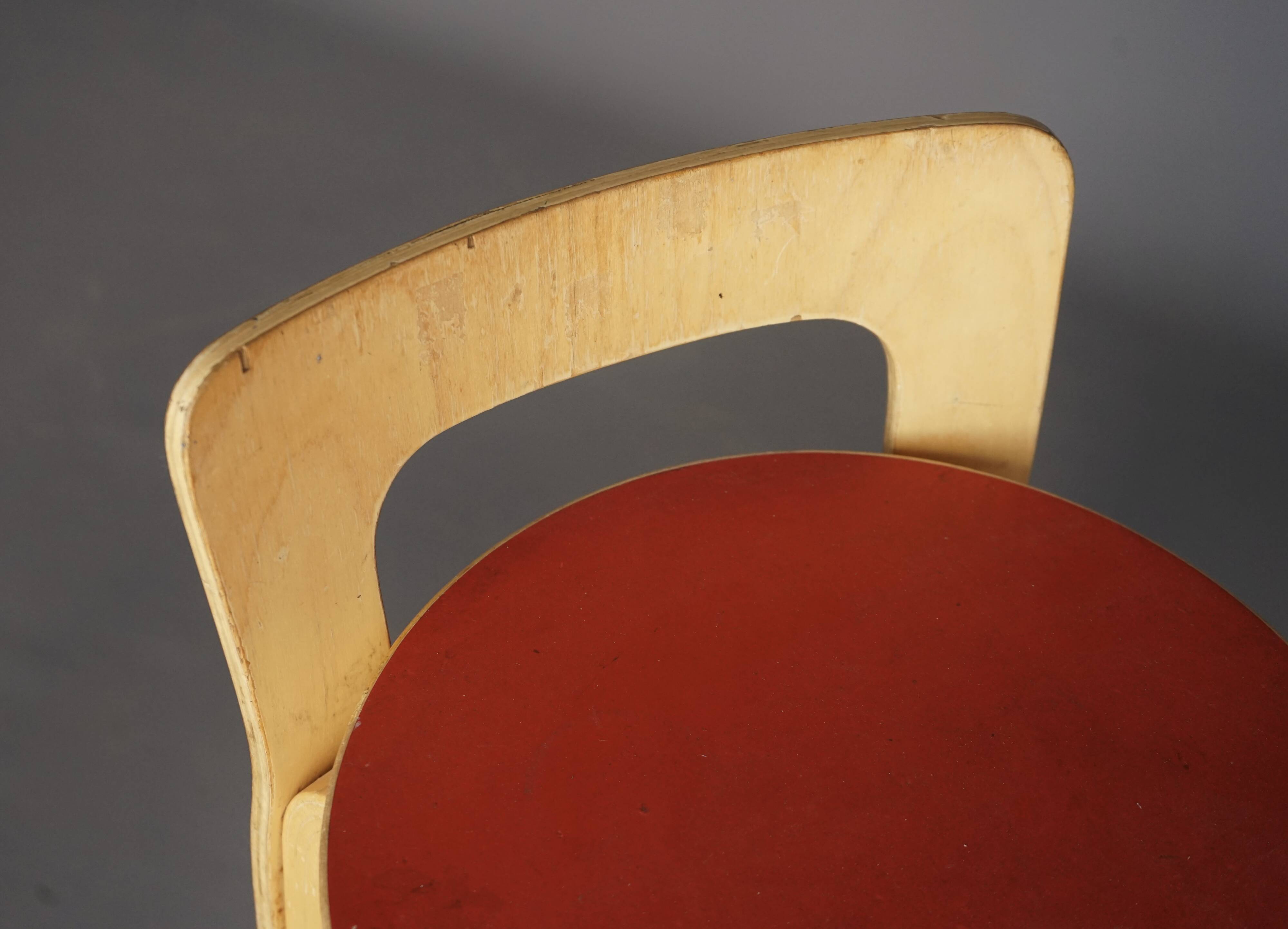 Tabourets de bar Alvar Aalto modèle K65 pour Artek, années 1950. Lot de 2.