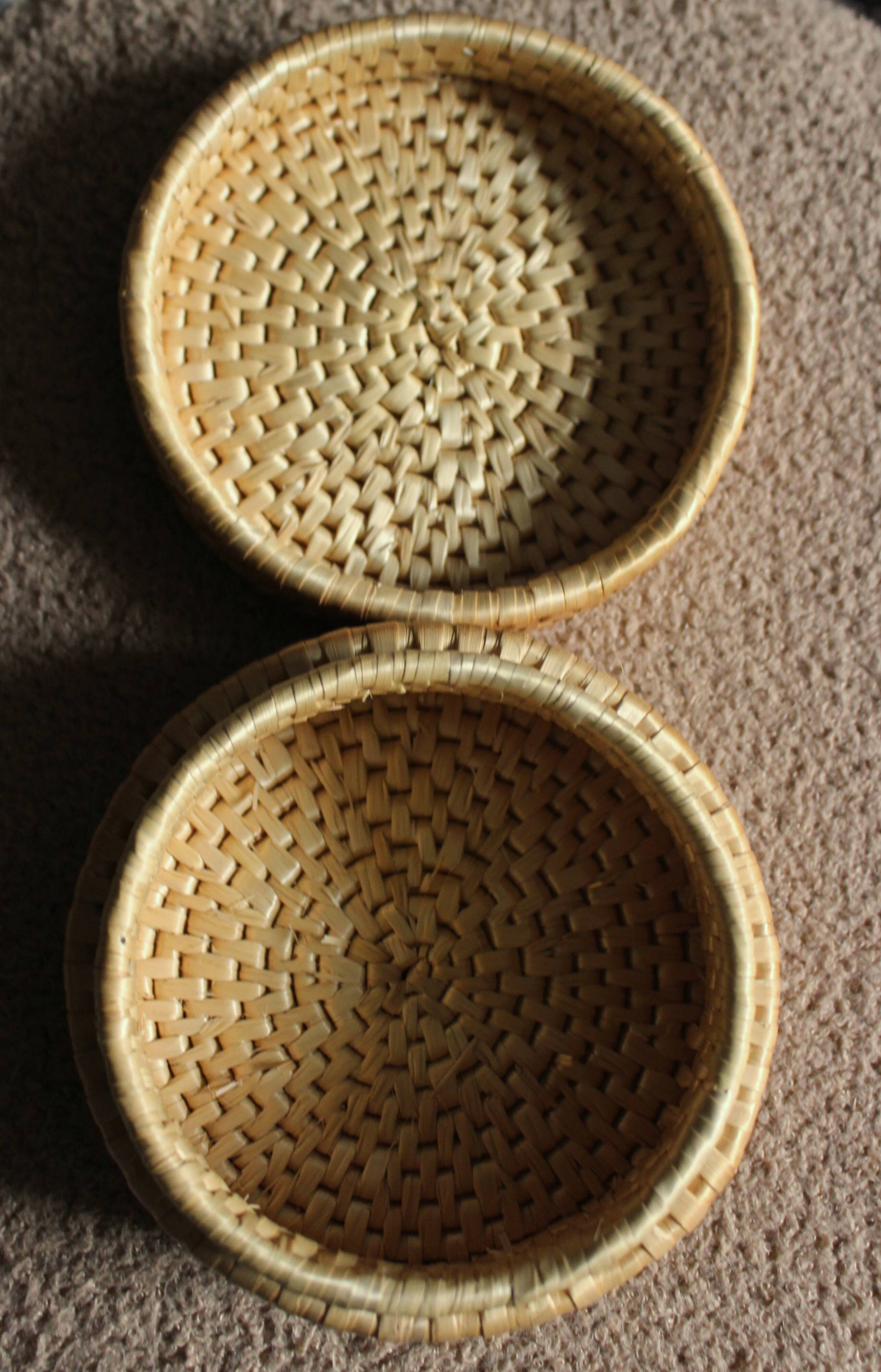 Round basket box Vintage wicker lid