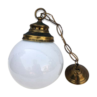 Suspension in opaline