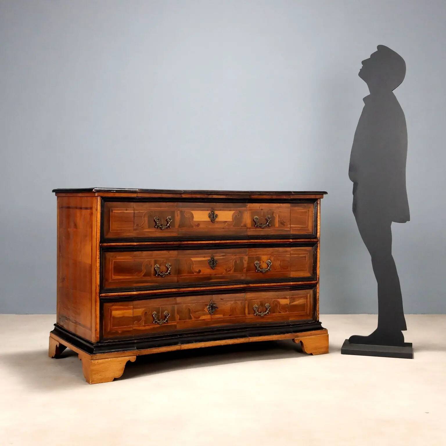 Antique Baroque commode with 3 drawers, Italy, 18th century.