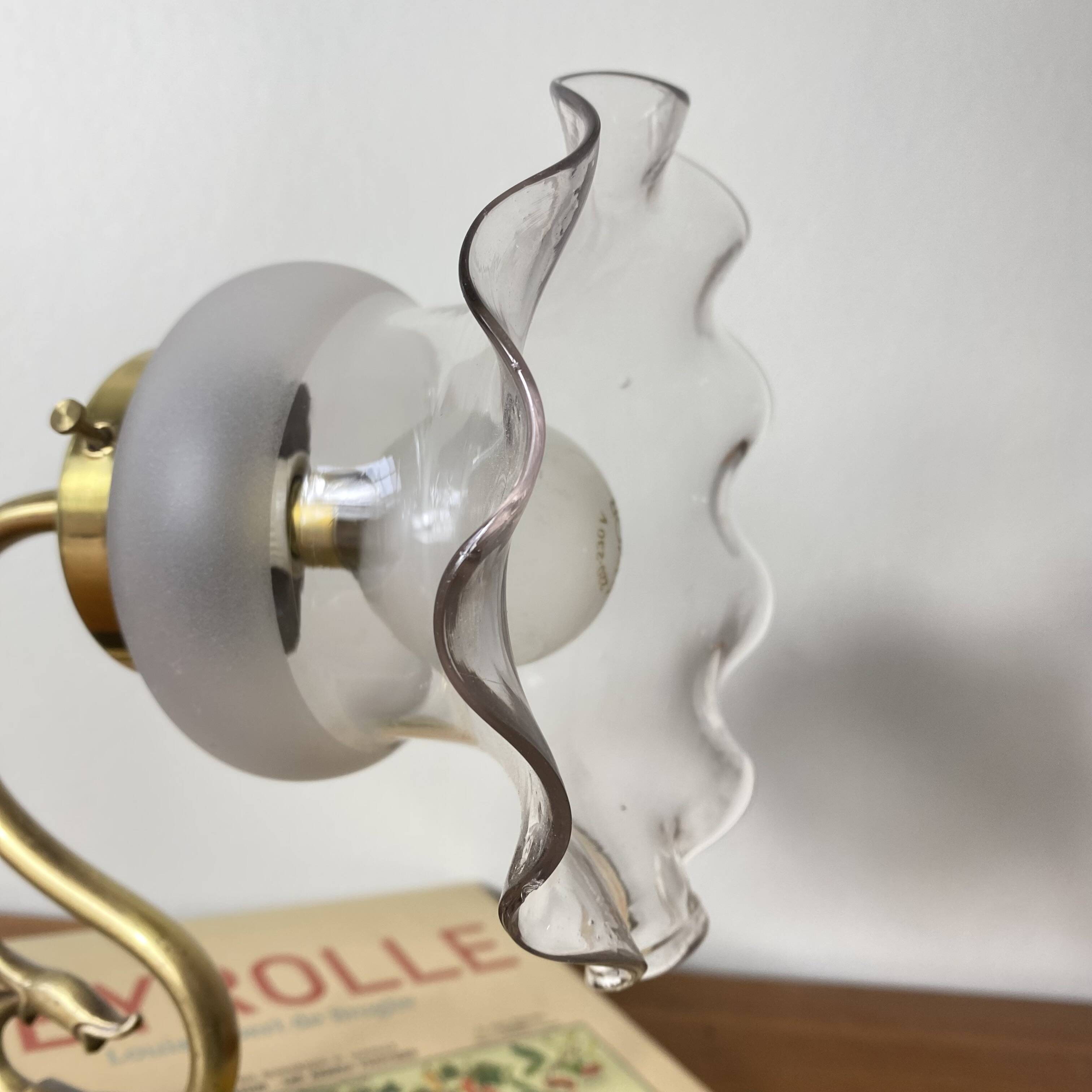 Swan neck wall light in brass with glass tulip.