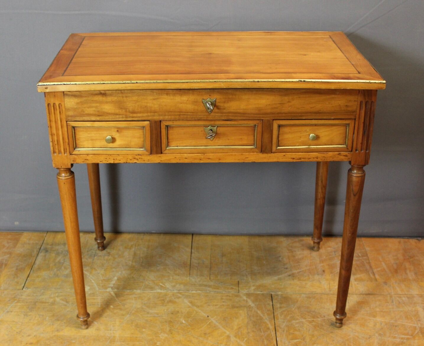 Coiffeuse d'homme en Merisier  , époque Directoire