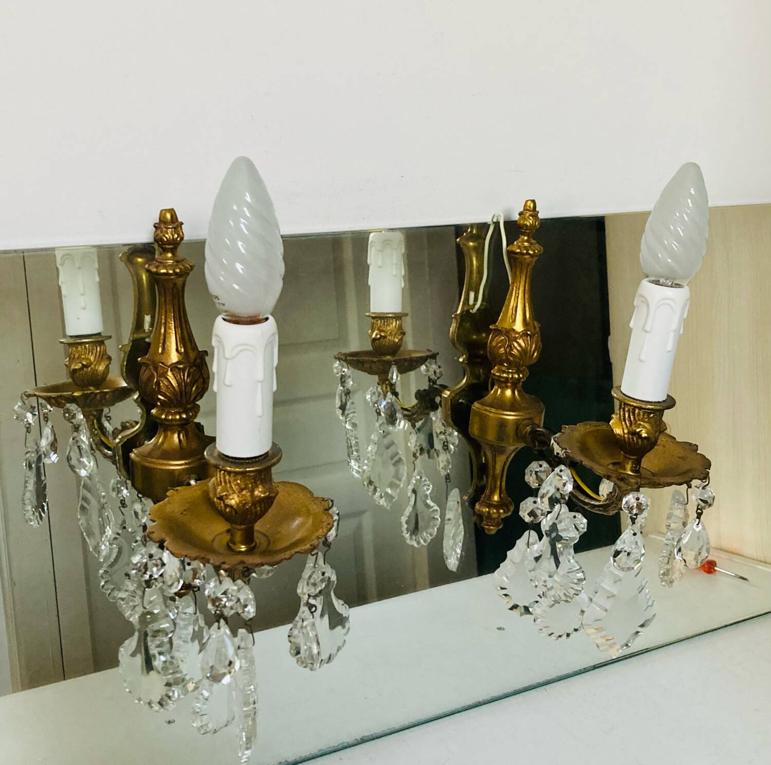 Louis XV wall lights in gilded bronze with pendants, mid-20th century / n°2